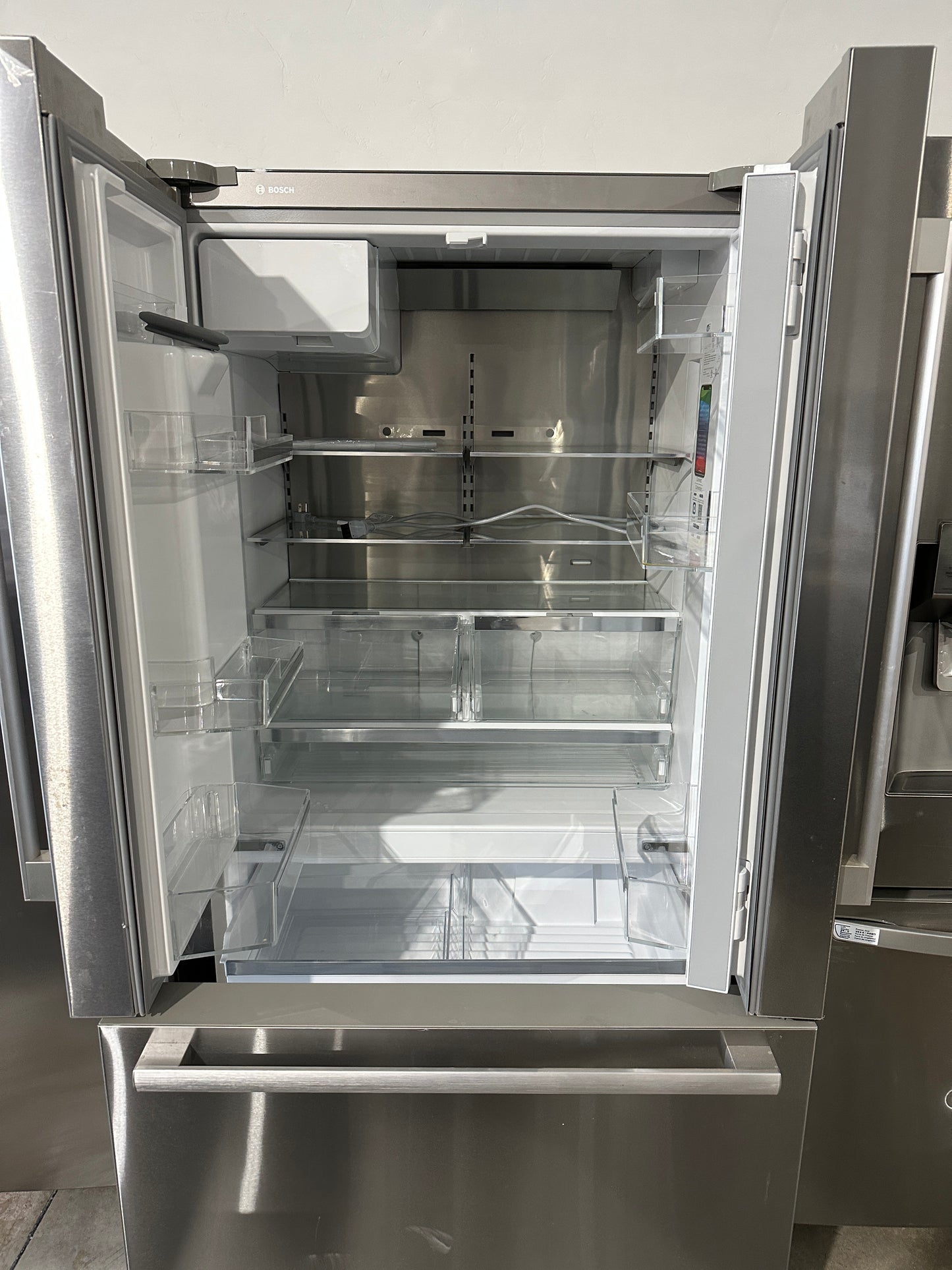 NEW BOSCH COUNTER DEPTH FRENCH DOOR REFRIGERATOR MODEL: B36CD50SNS REF12274S
