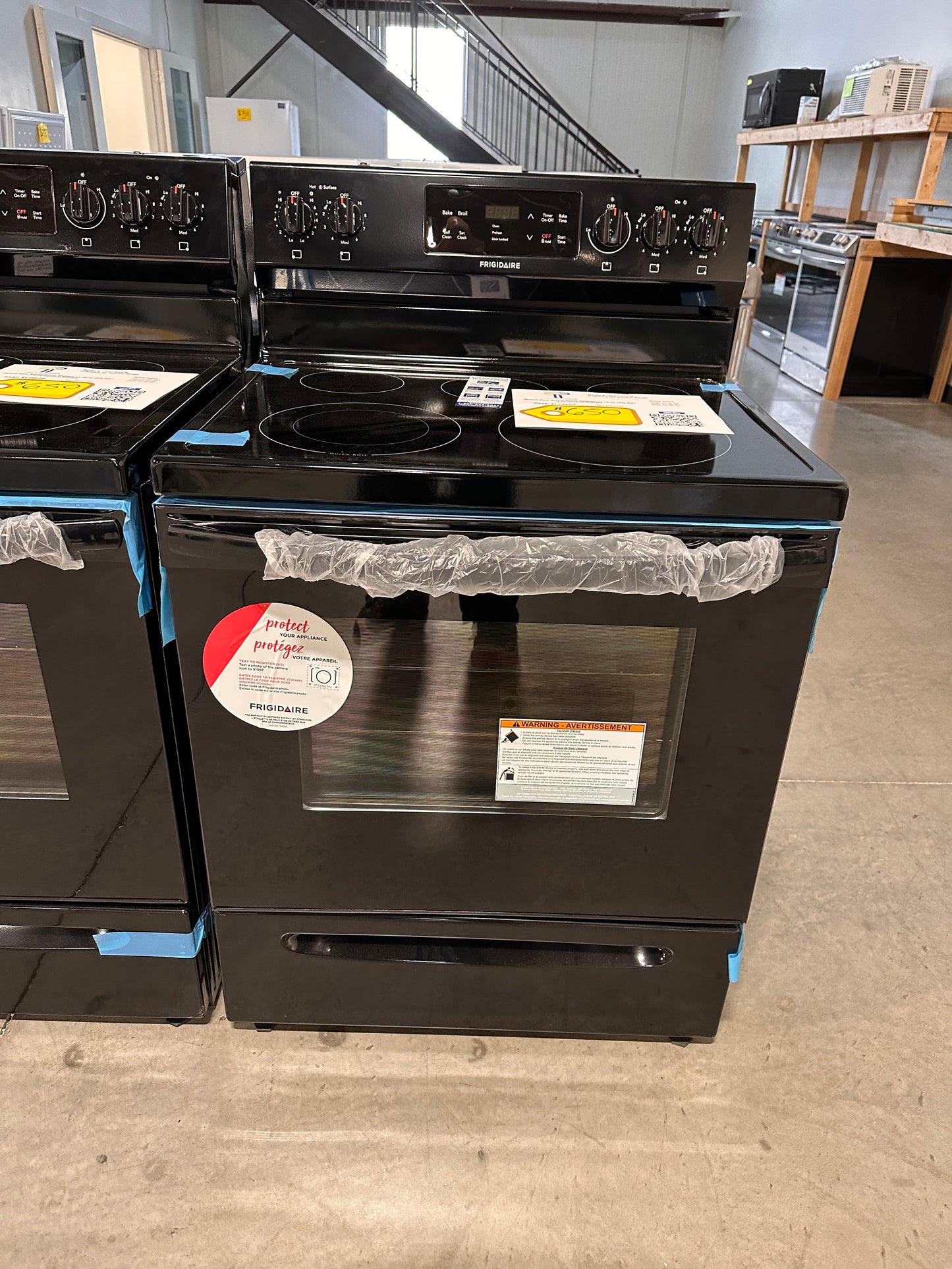 Frigidaire - Self-Cleaning Freestanding Electric Range - Black Model:FFEF3054TB RAG11787