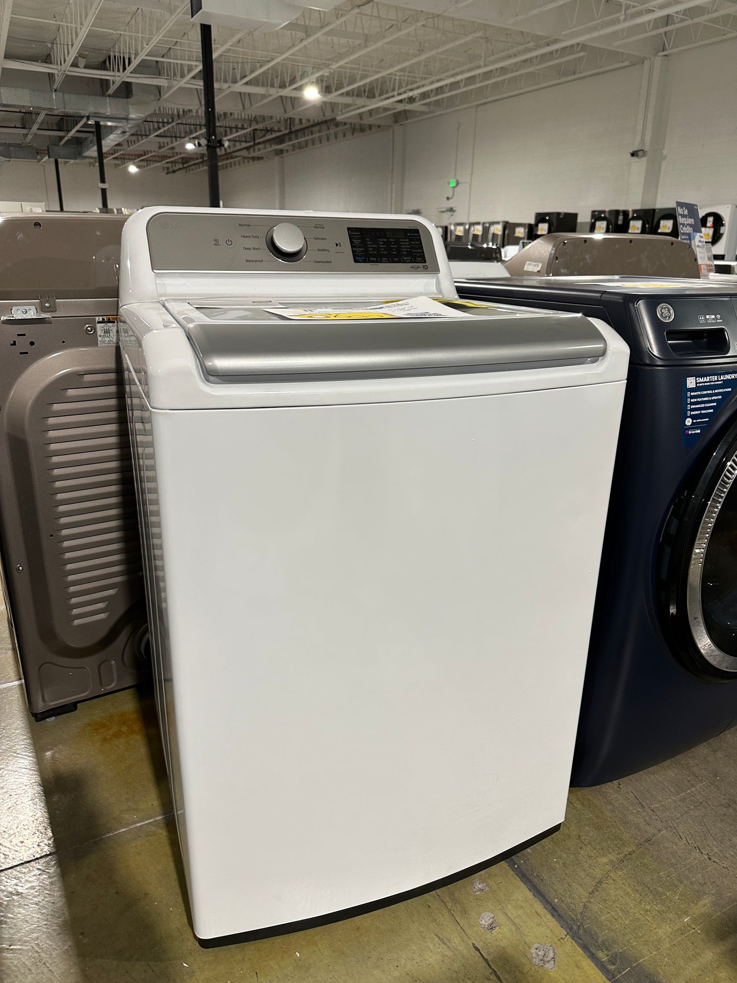 New LG Top Load Washer with 4-Way Agitator and TurboWash3D - White MODEL:WT7405CW WAS11978S