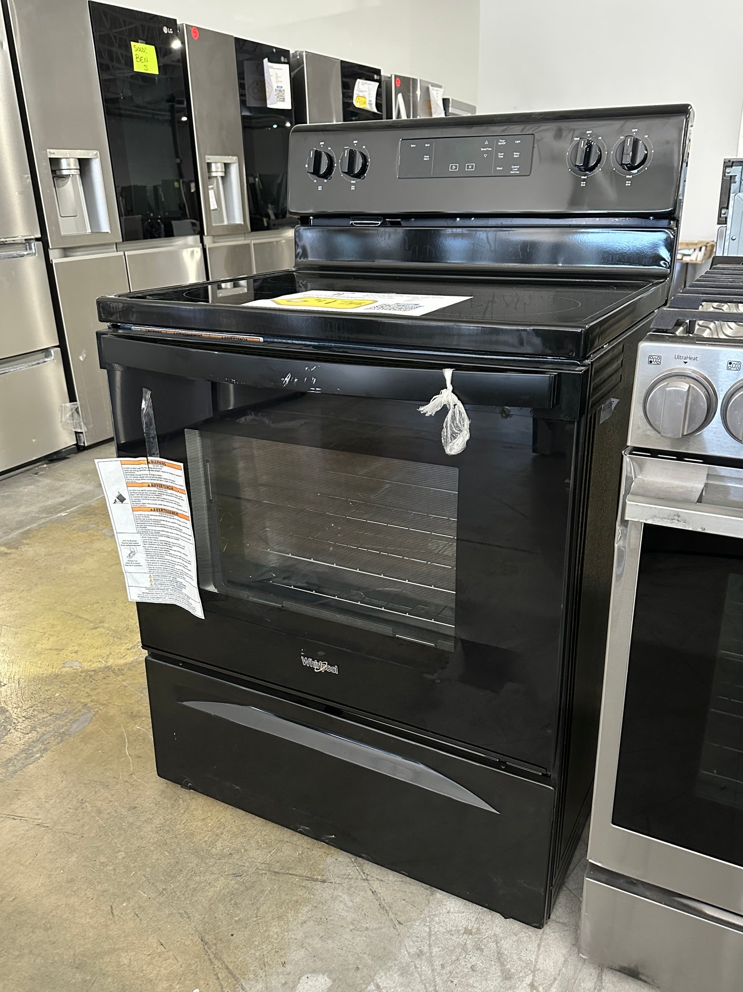 BRAND NEW WHIRLPOOL ELECTRIC RANGE MODEL: WFE320M0JB RAG11529S