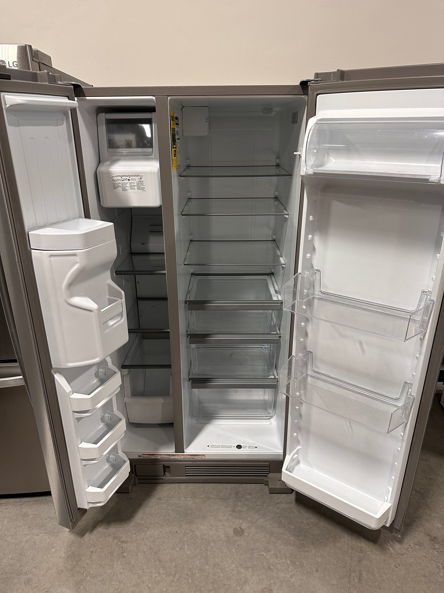 SIDE BY SIDE WHIRLPOOL BLACK STAINLESS FRIDGE - REF12815 WRS321SDHV