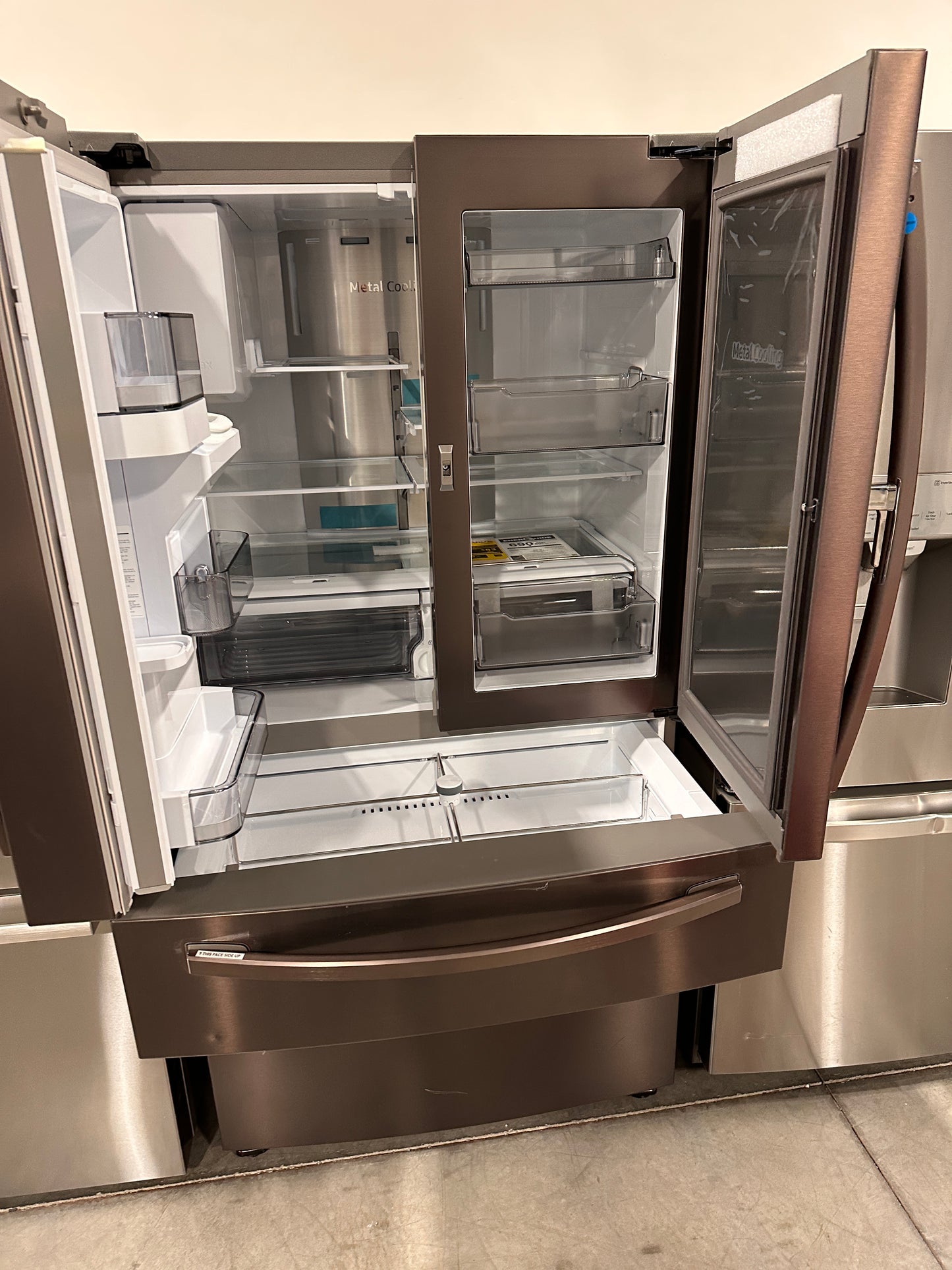 NEW BLACK STAINLESS STEEL SAMSUNG FOOD SHOWCASE REFRIGERATOR - REF11999 RF22R7351SR