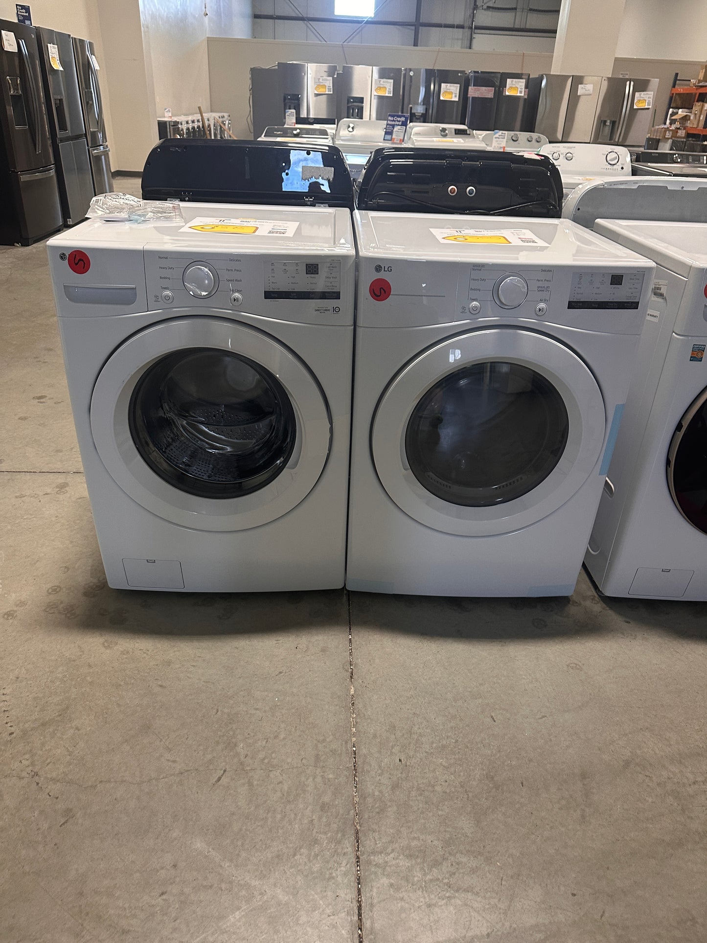 GREAT NEW LG STACKABLE LAUNDRY SET with ELECTRIC DRYER WAS13901 DRY13033