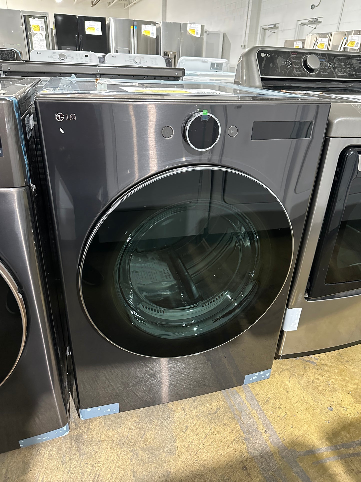 New LG - 7.4 Cu. Ft. Stackable Smart Gas Dryer with TurboSteam - MODEL: DLGX6701B DRY11919S
