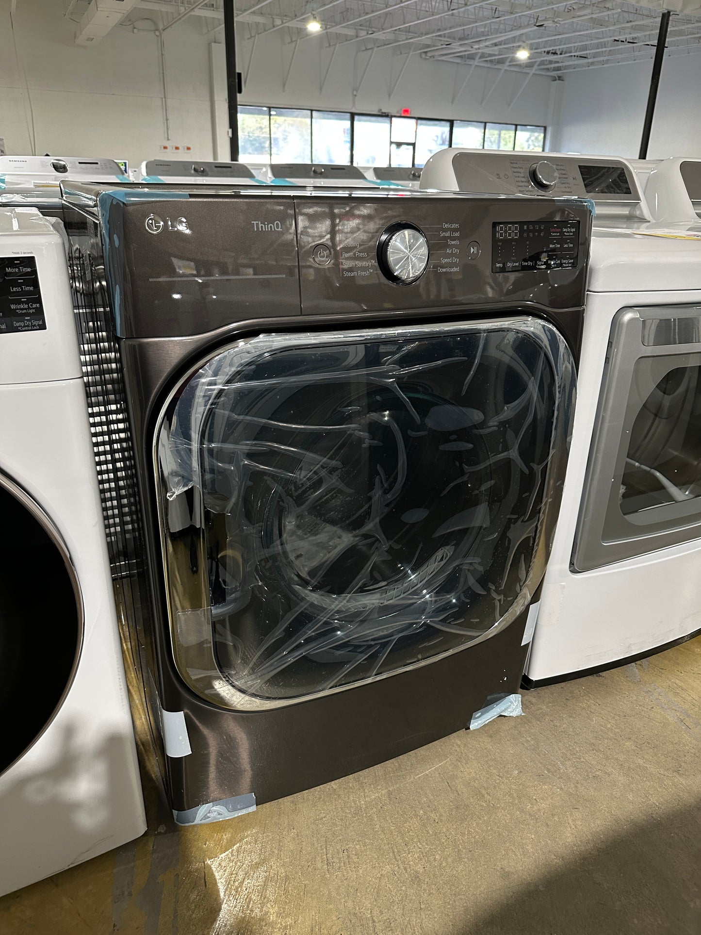 NEW BLACK STEEL STACKABLE LARGE CAPACITY DRYER MODEL: DLEX8900B DRY11924S