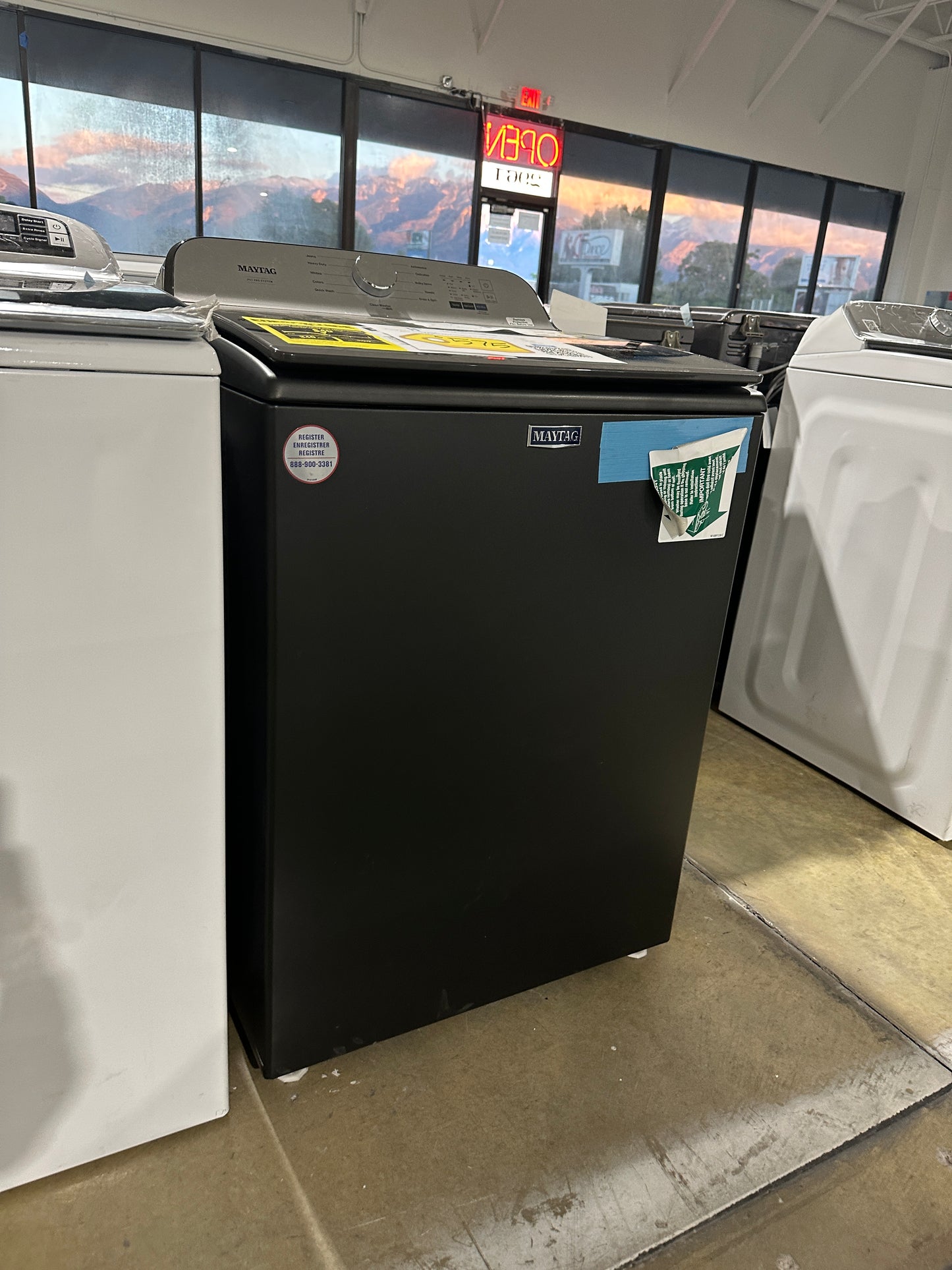 GORGEOUS NEW MAYTAG TOP LOAD WASHER WITH PET PRO SYSTEM MODEL: MVW6500MBK WAS11952S