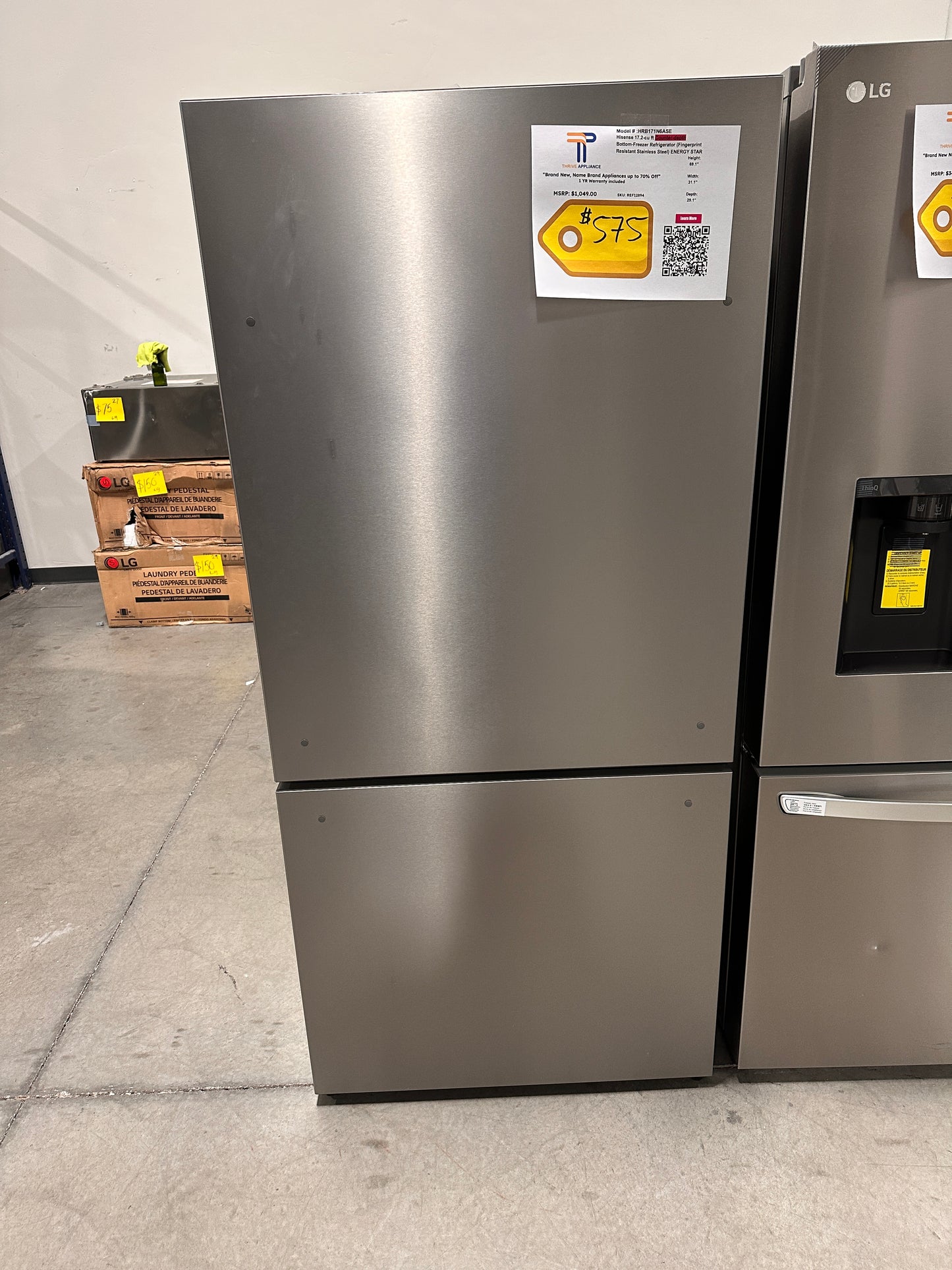 GREAT NEW COUNTER DEPTH BOTTOM FREEZER REFRIGERATOR Model HRB171N6ASE REF12894