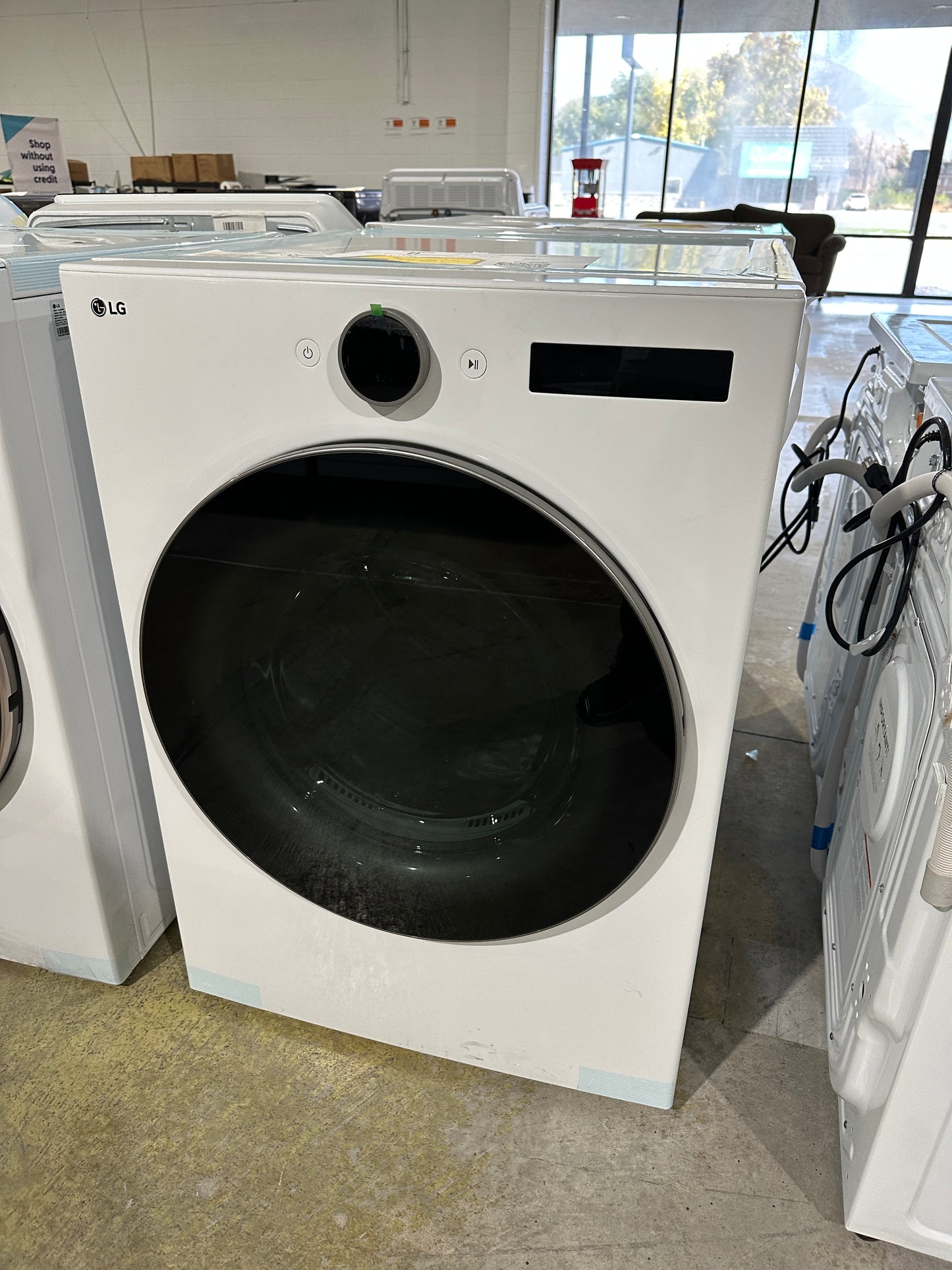 GREAT NEW LG GAS DRYER WITH SENSOR DRY MODEL: DLGX5501W DRY11910S