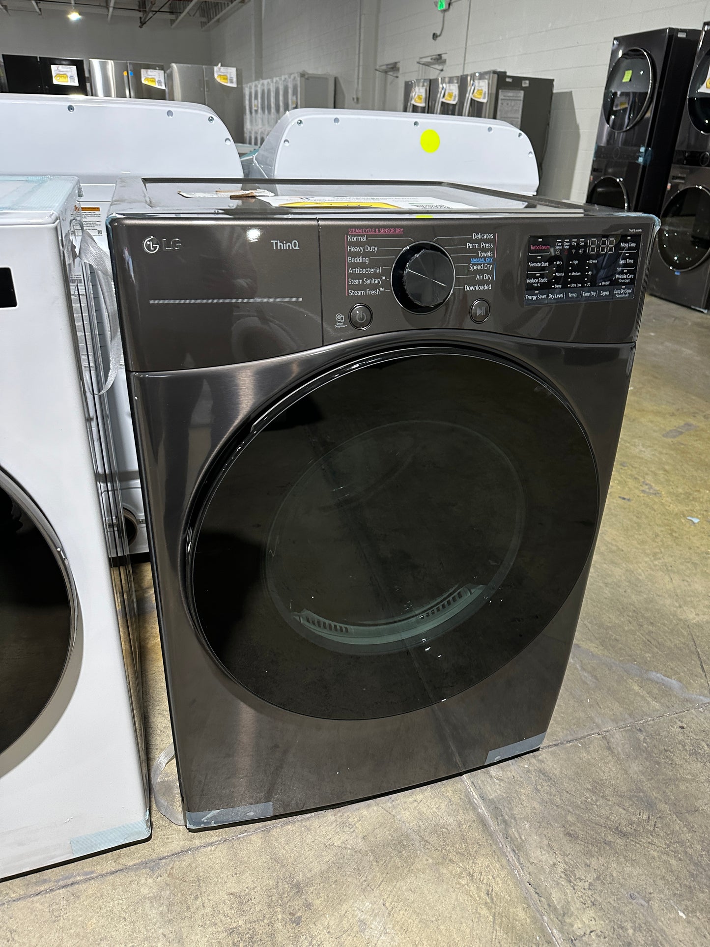 NEW STACKABLE GAS DRYER with STEAM MODEL: DLGX4081B DRY11940S