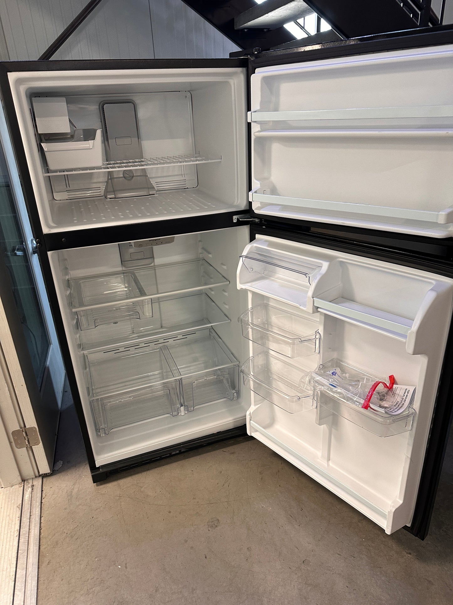 BRAND NEW! LG 20 Cu. Ft. Top Freezer Refrigerator MODEL: WRT311FZDB REF13887