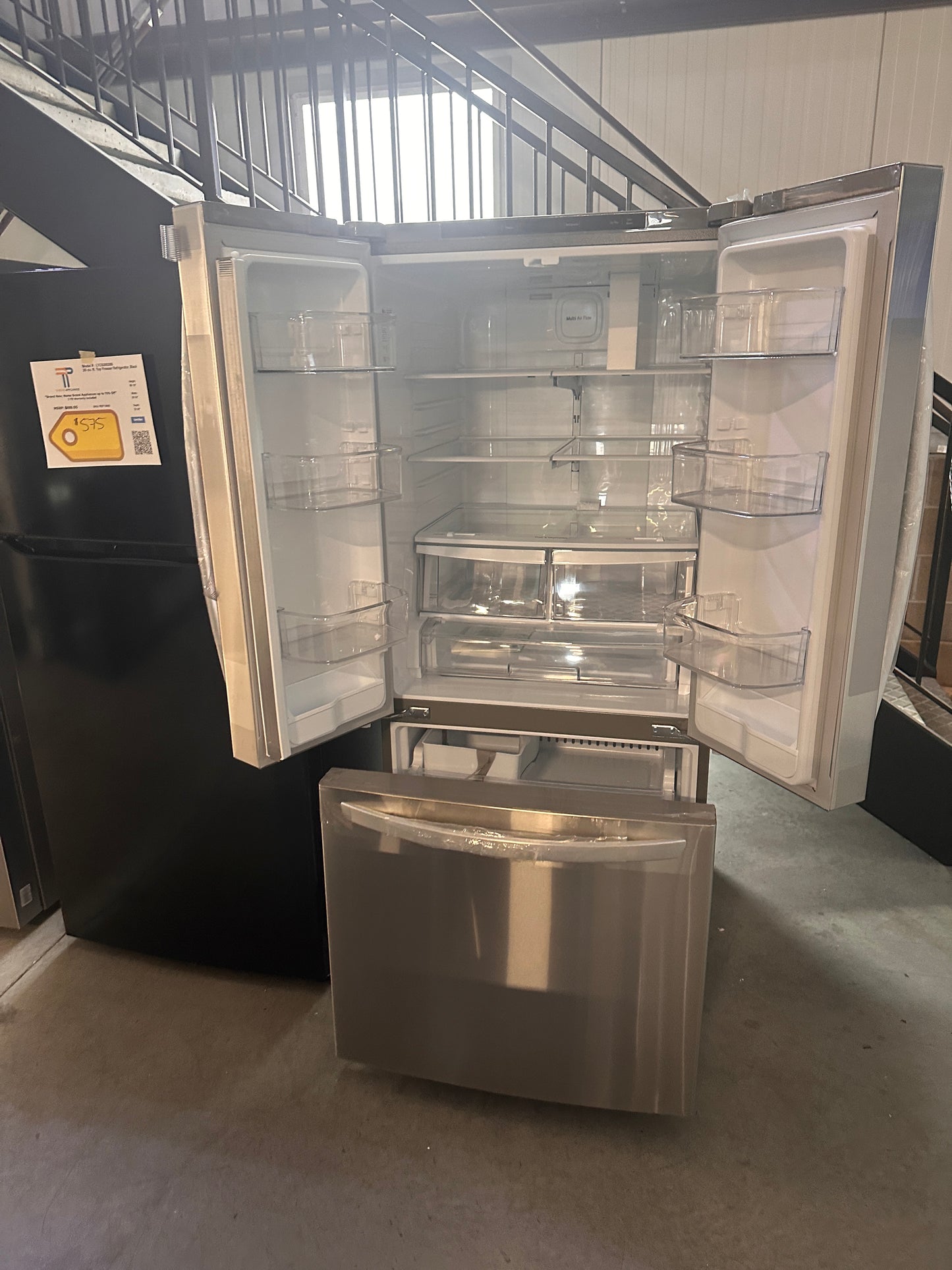 LG 21.8 Cu ft French Door Refrigerator MODEL: LFCS22520S REF13934