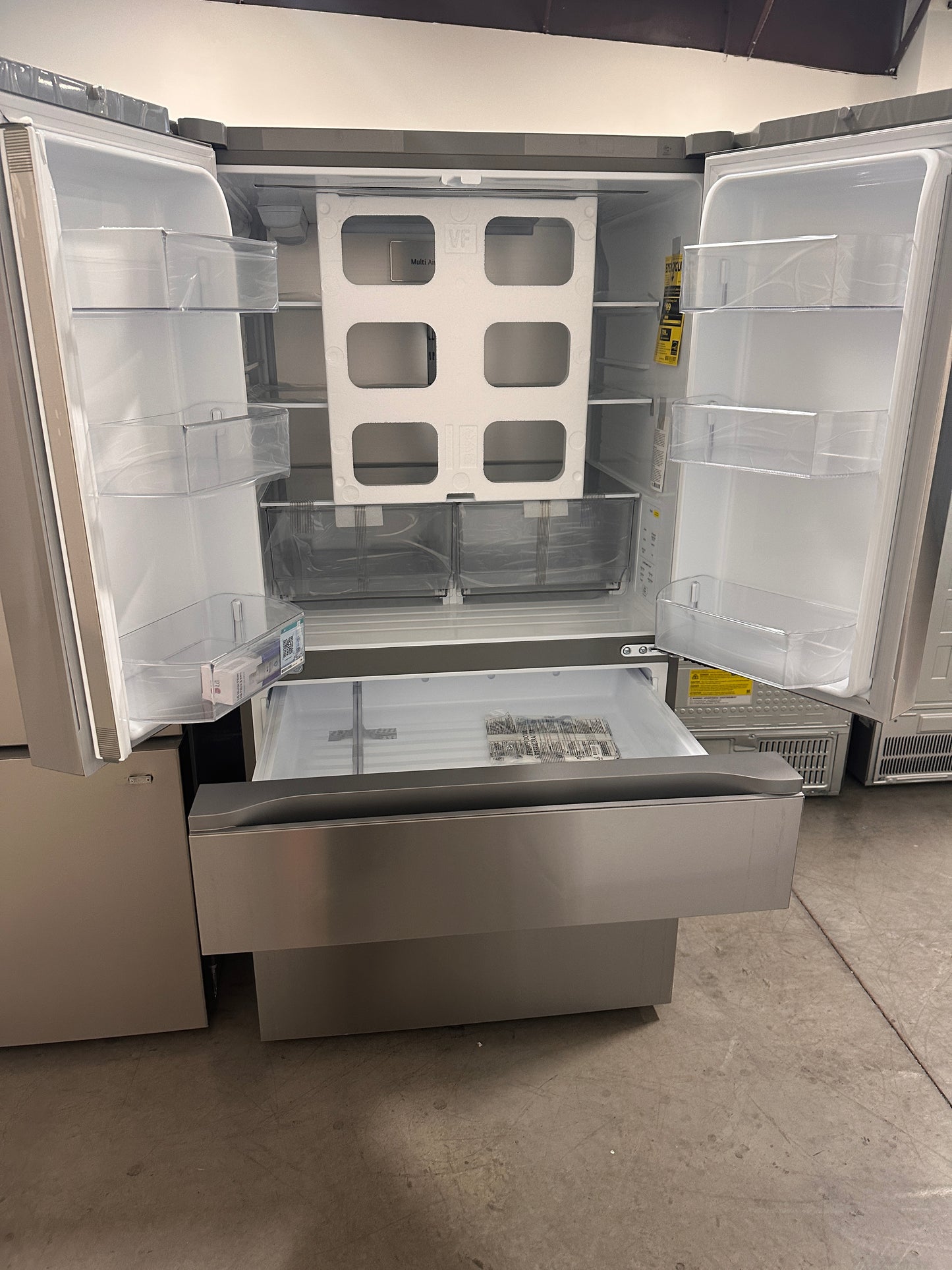 GREAT NEW LG STAINLESS STEEL 29.6 CU FT REFRIGERATOR MODEL: LF30S8210S REF13938