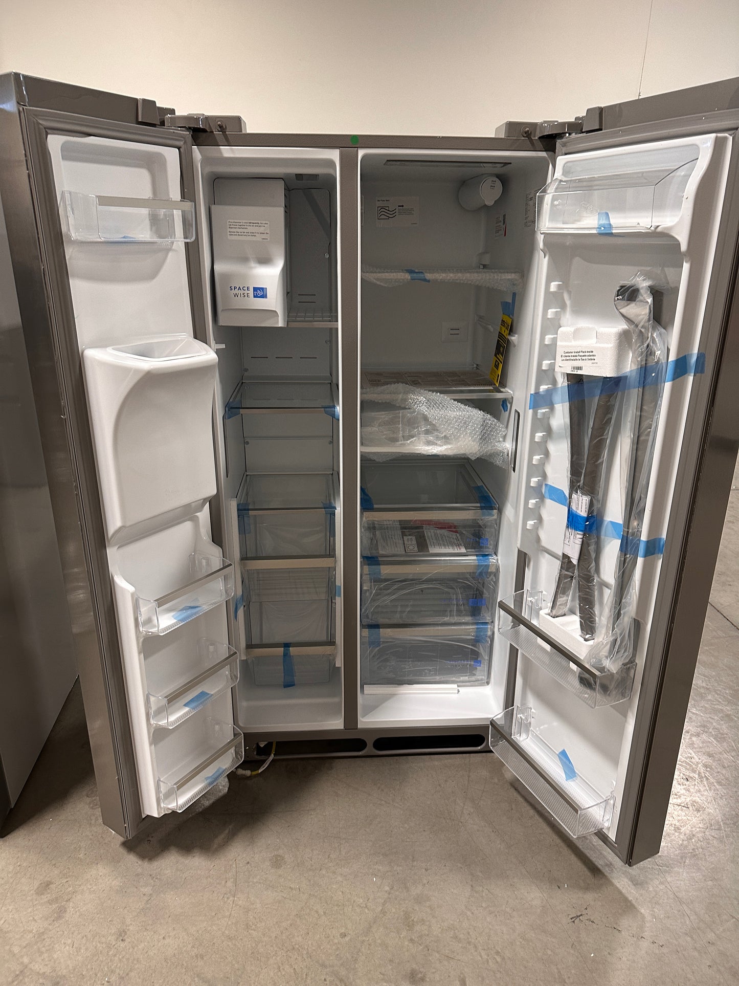 GREAT FRIGIDAIRE SIDE BY SIDE REFRIGERATOR Model:GRSS2652AF REF12933