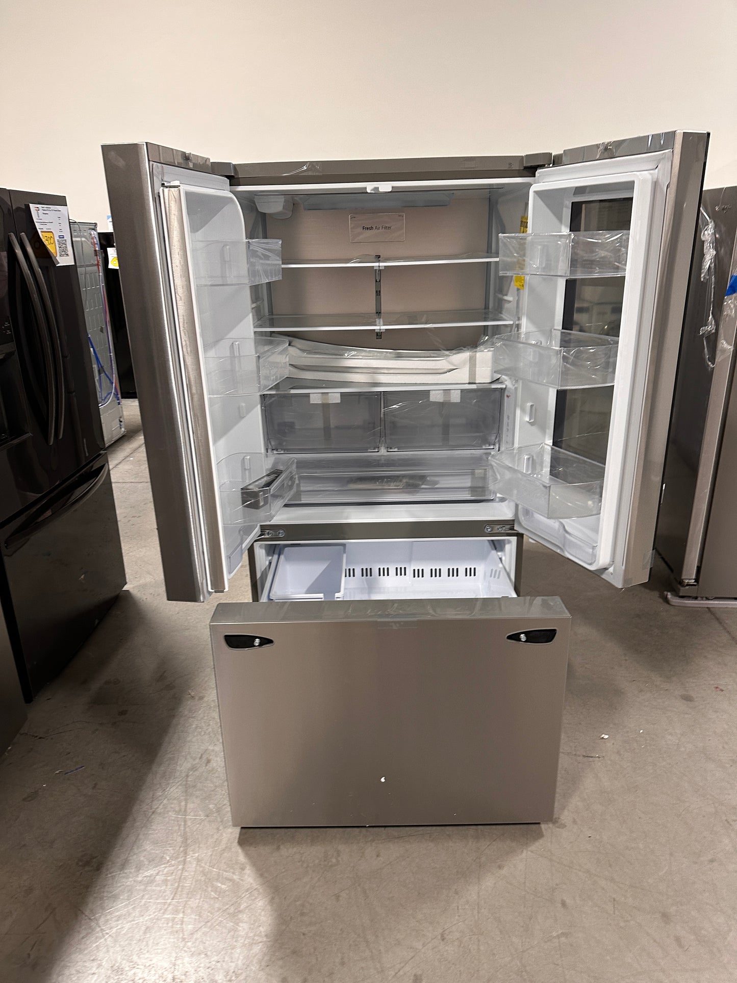 GORGEOUS NEW COUNTER DEPTH SMART REFRIGERATOR Model LLFGC2706S REF12930