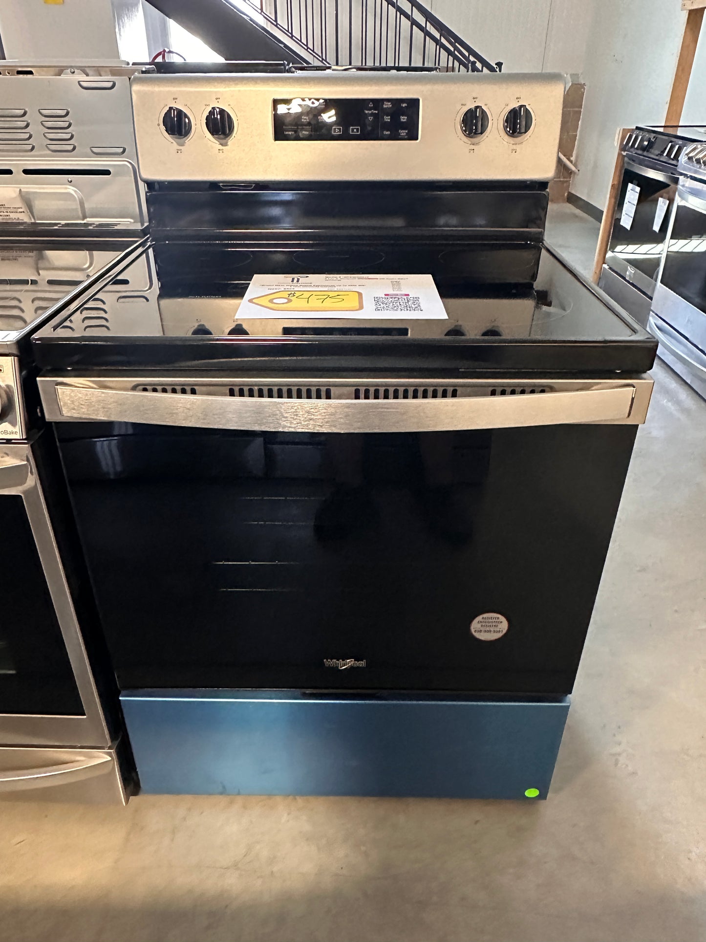 GREAT NEW WHIRLPOOL ELECTRIC RANGE Model:WFE505W0JZ RAG11791
