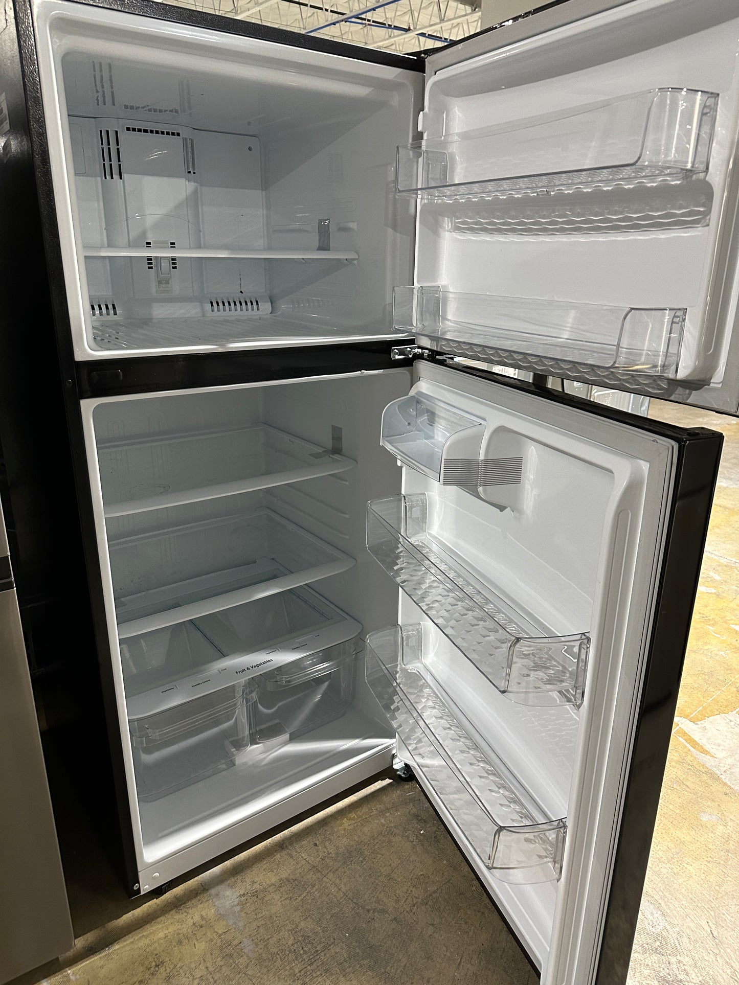 GREAT NEW BLACK LG TOP FREEZER REFRIGERATOR MODEL: LTCS20020B REF12325S