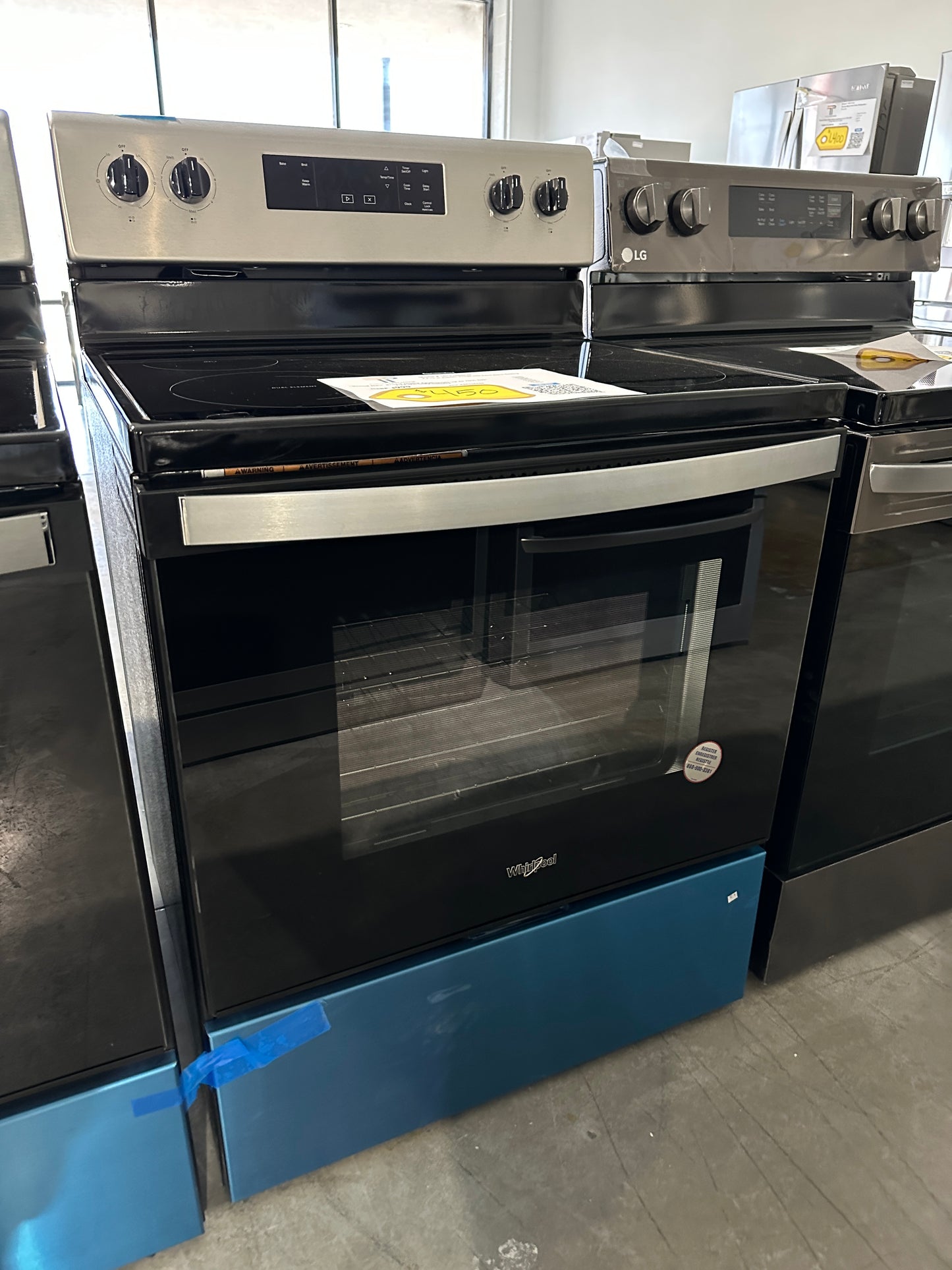 GORGEOUS WHIRLPOOL STAINLESS STEEL ELECTRIC RANGE MODEL: WFE320M0JS RAG11544S
