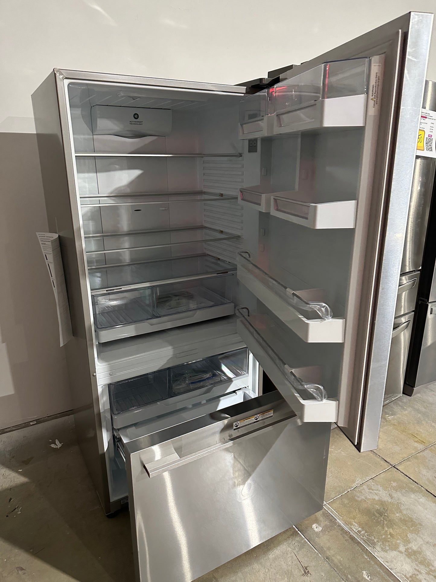 GORGEOUS NEW BOTTOM FREEZER REFRIGERATOR - REF12120S Model:RF170WDRUX5