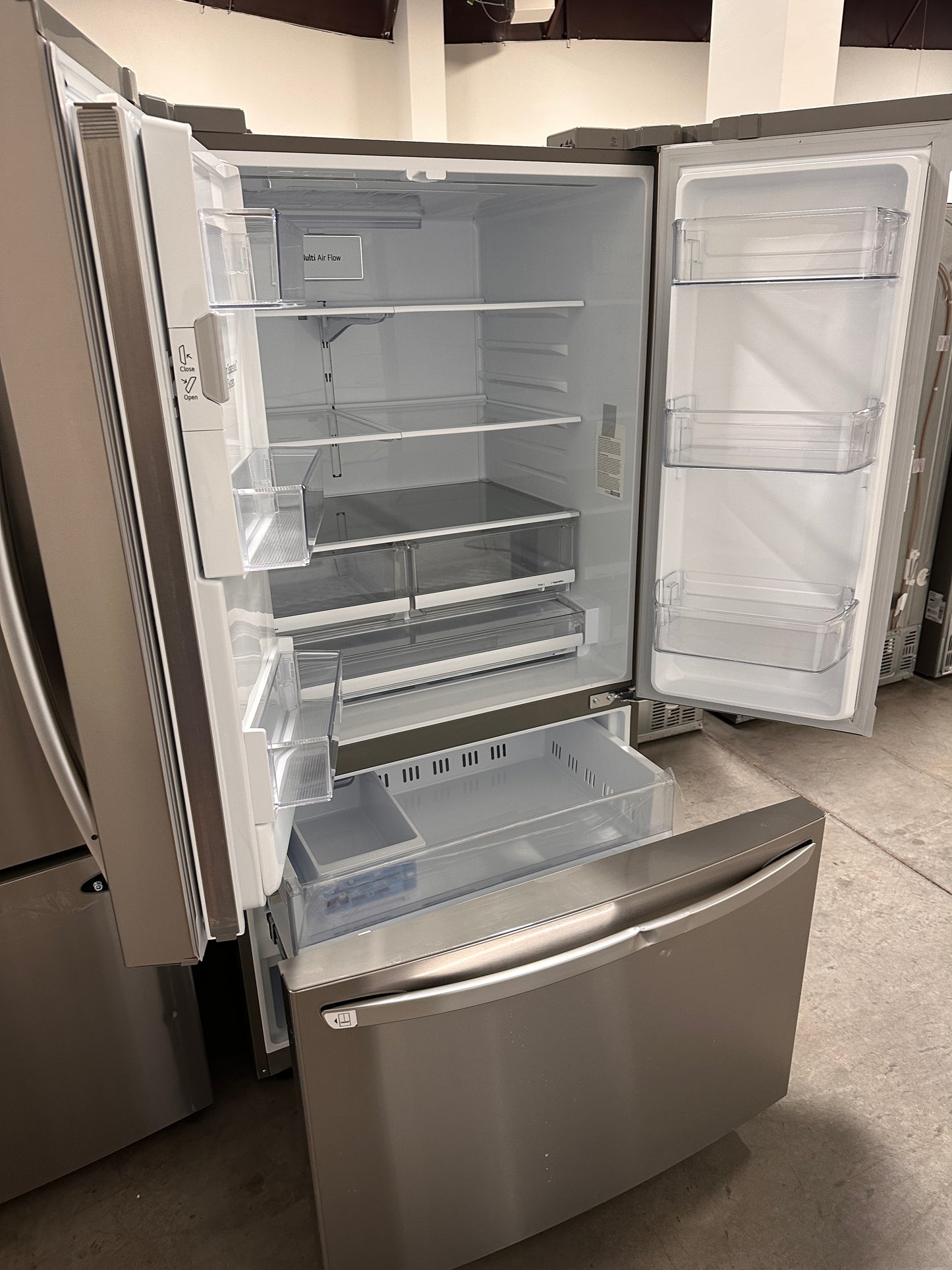 GENTLY USED REFRIGERATOR with CRAFT ICE MAKER MODEL: LHFS28XBS REF13869