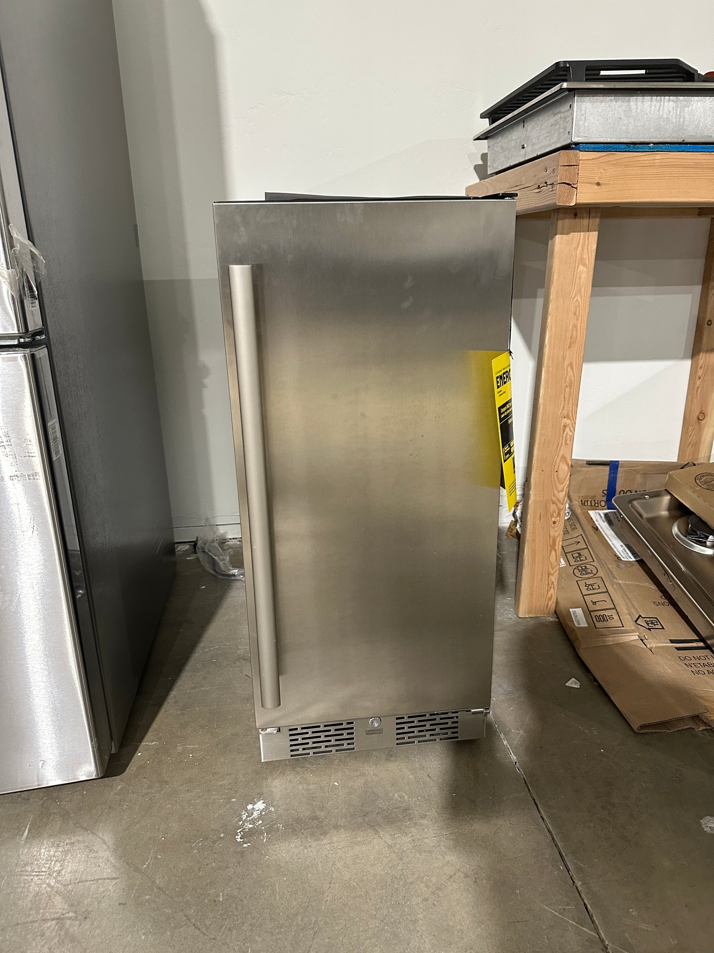 NEW 3.35 CU FT STAINLESS STEEL MINI FRIDGE MODEL: AFR152SSRH REF12311S