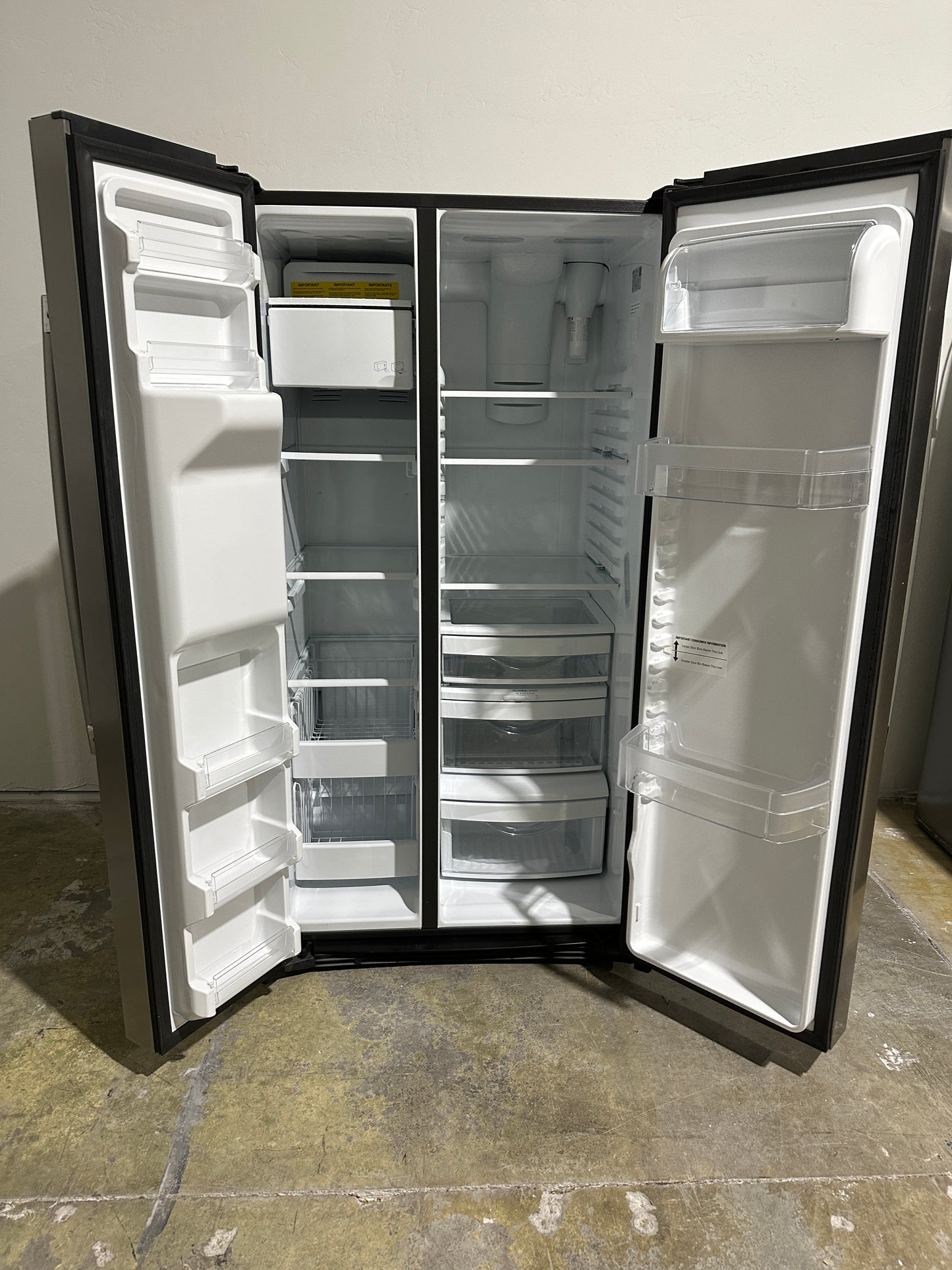 ON SALE GREAT NEW GE SIDE-BY-SIDE STAINLESS REFRIGERATOR - REF12024S GSS25IYNFS