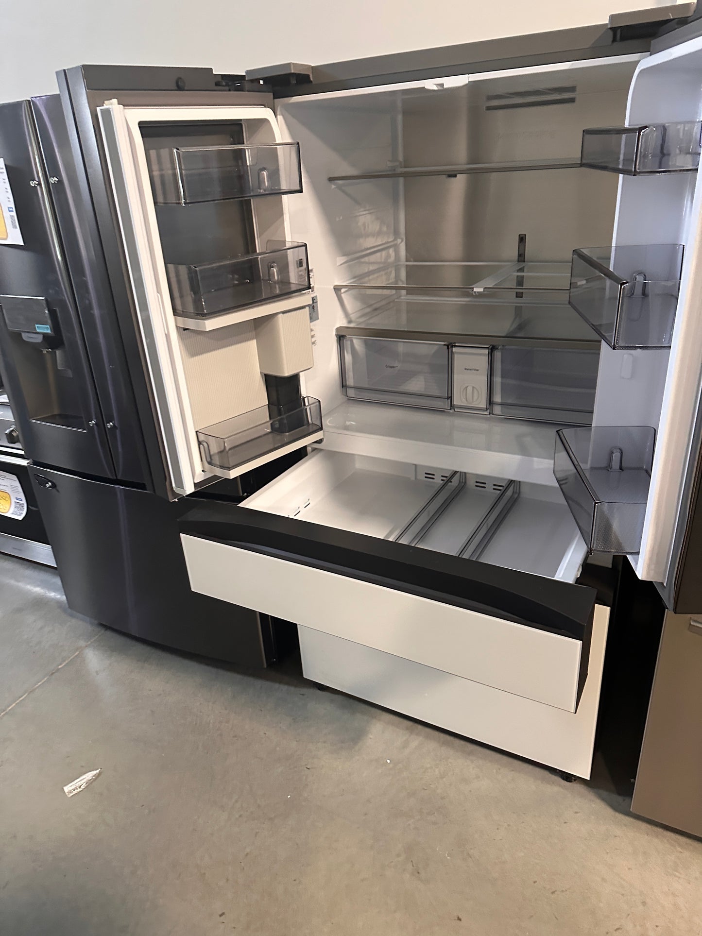 GORGEOUS SAMSUNG BESPOKE REFRIGERATOR WITH BEVERAGE CENTER MODEL: RF29BB86004M REF13965