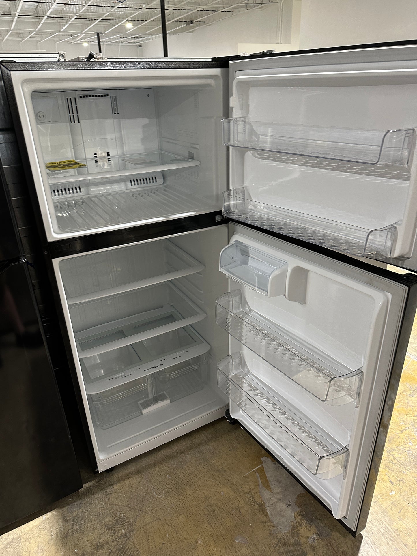 GREAT FOR GARAGE LG - 20.2 Cu. Ft. Top-Freezer Refrigerator - Black MODEL: LTCS20020B REF12334S