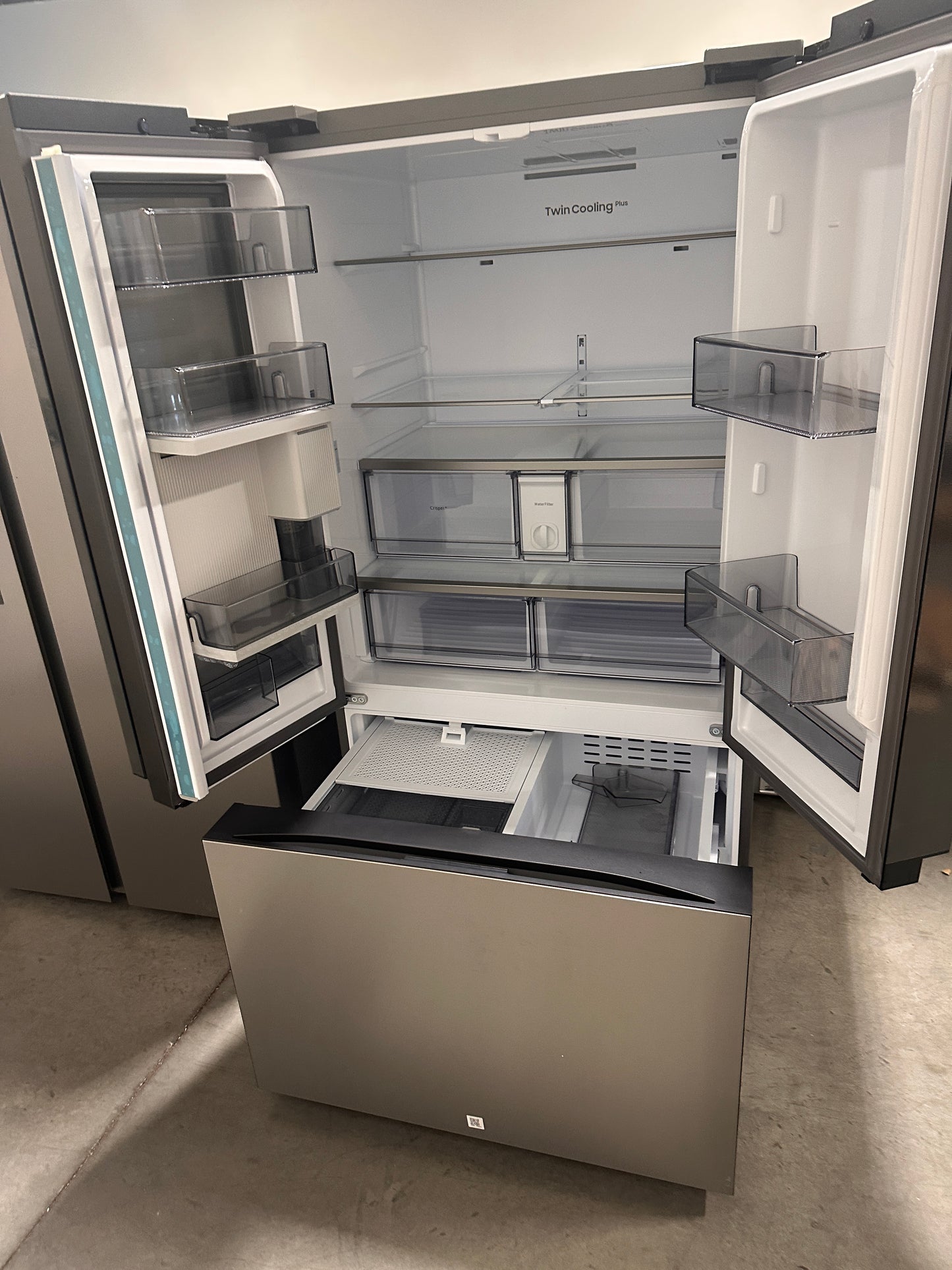 BEAUTIFUL BRAND NEW SAMSUNG FRENCH DOOR REFRIGERATOR WITH BEVERAGE CENTER MODEL: RF30BB6600QL REF13962