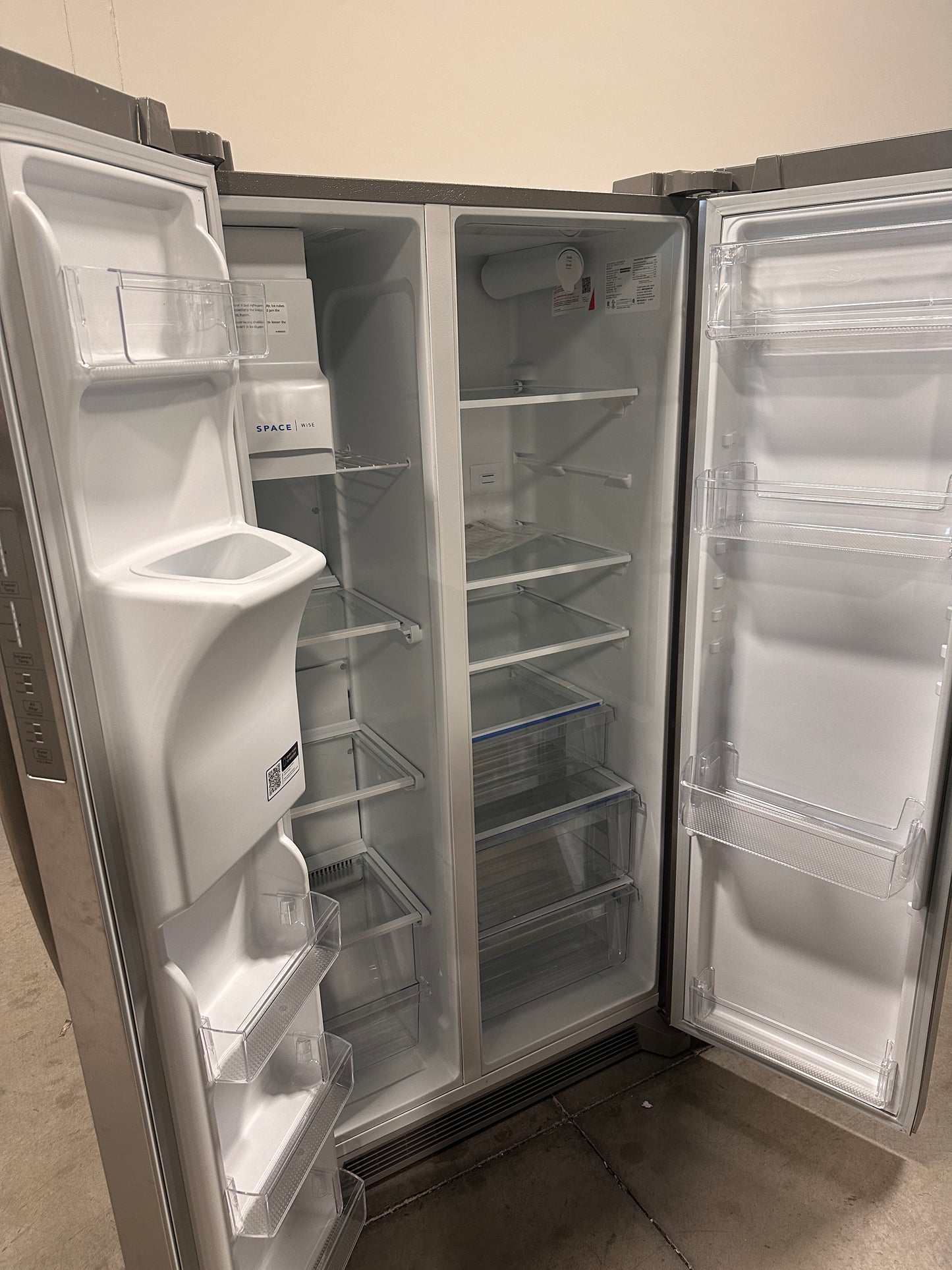 GREAT NEW FRIGIDAIRE COUNTER DEPTH REFRIGERATOR MODEL: FRSC2333AS REF13966