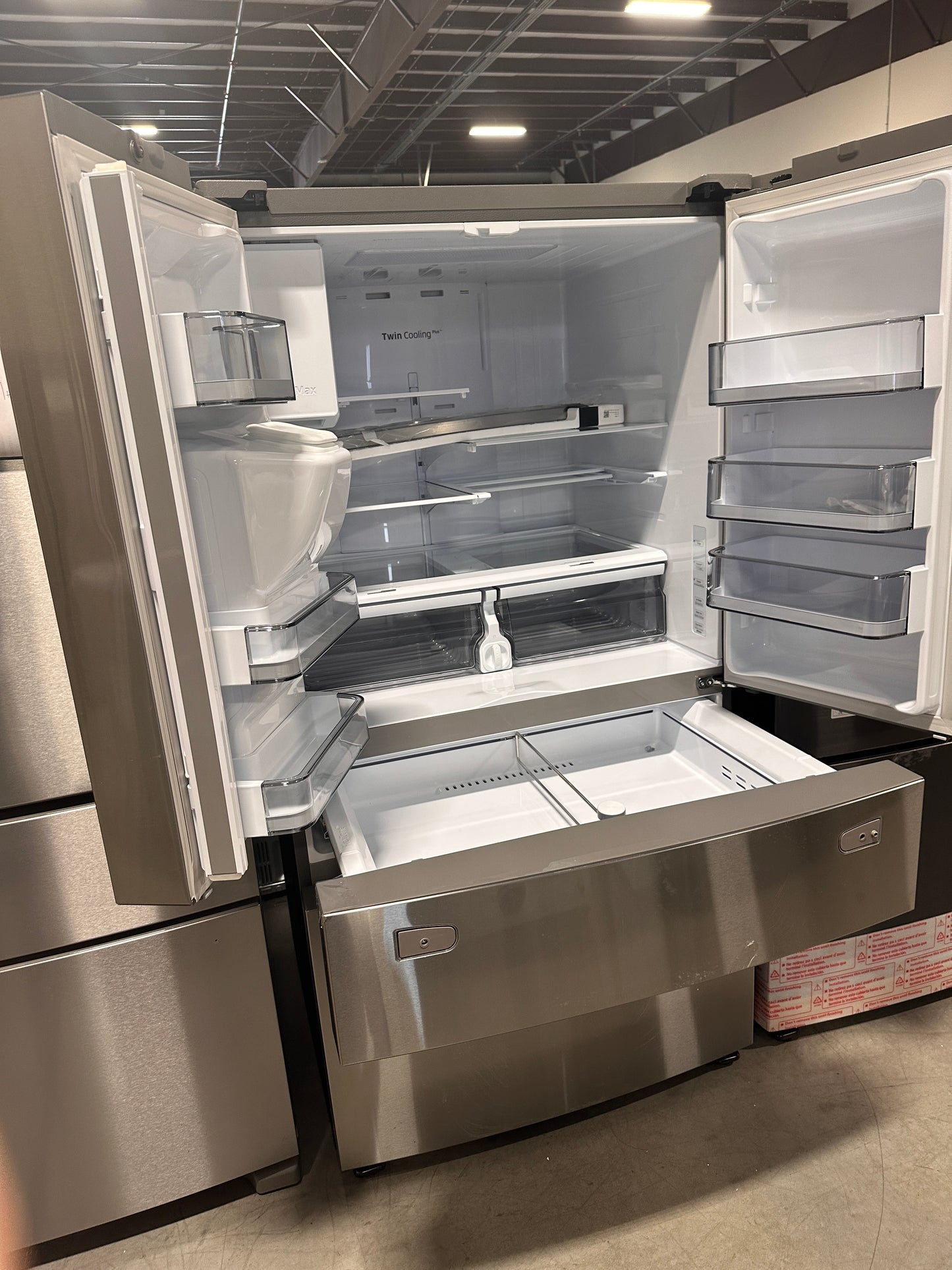 NEW Samsung 28 cu ft 4 Door French Door Refrigerator MODEL: RF28R7201SR REF13967