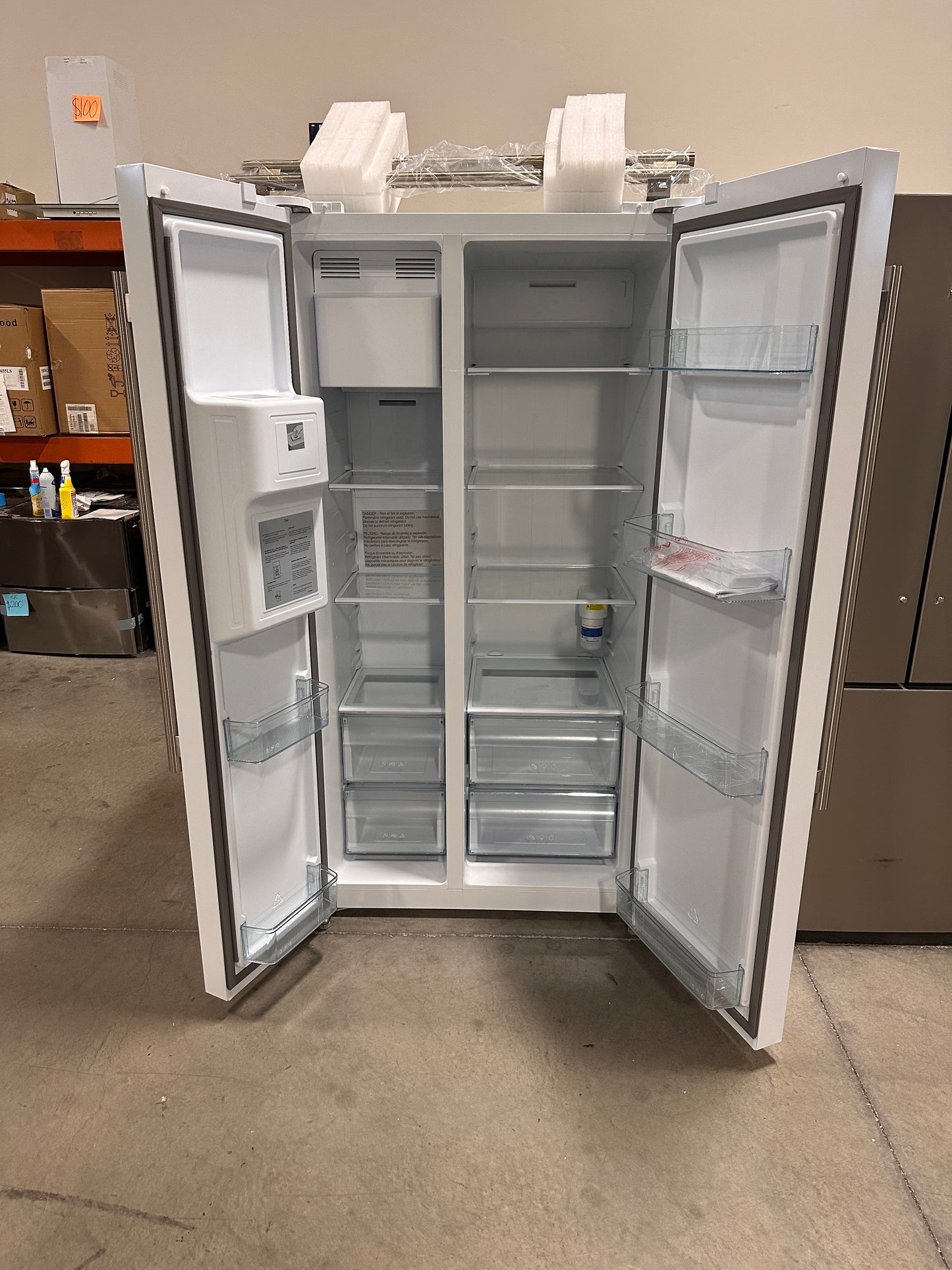 GORGEOUS NEW WHITE REFRIGERATOR 20 CU FT MODEL: FFRBI1844-36WHT REF13960