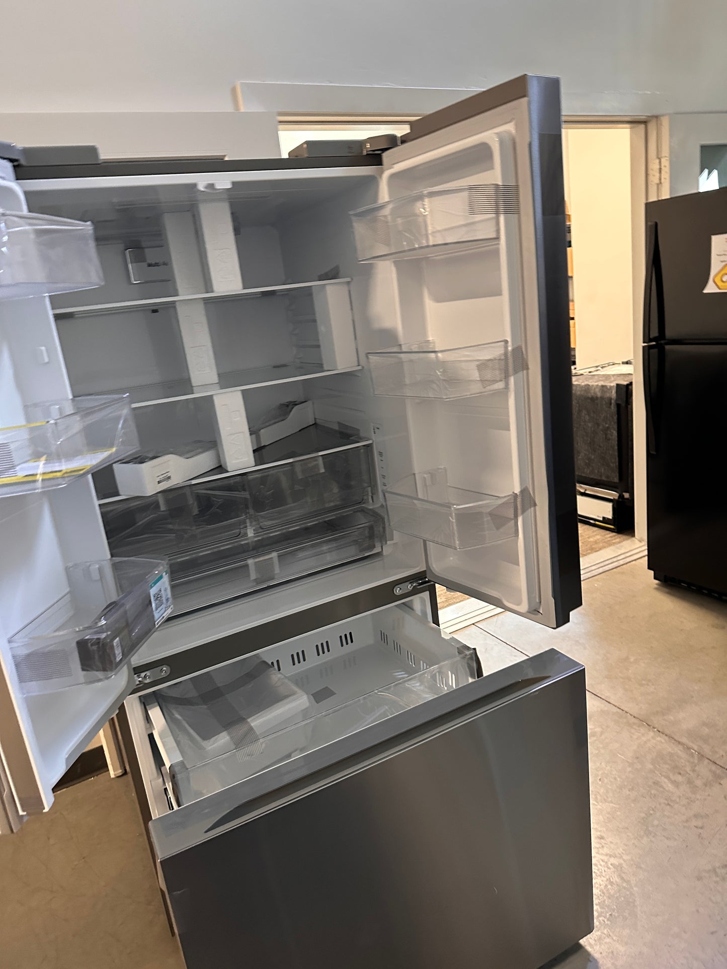 BRAND NEW LG 25.1 cu ft French Door Refrigerator MODEL: LF25H6200S REF13991