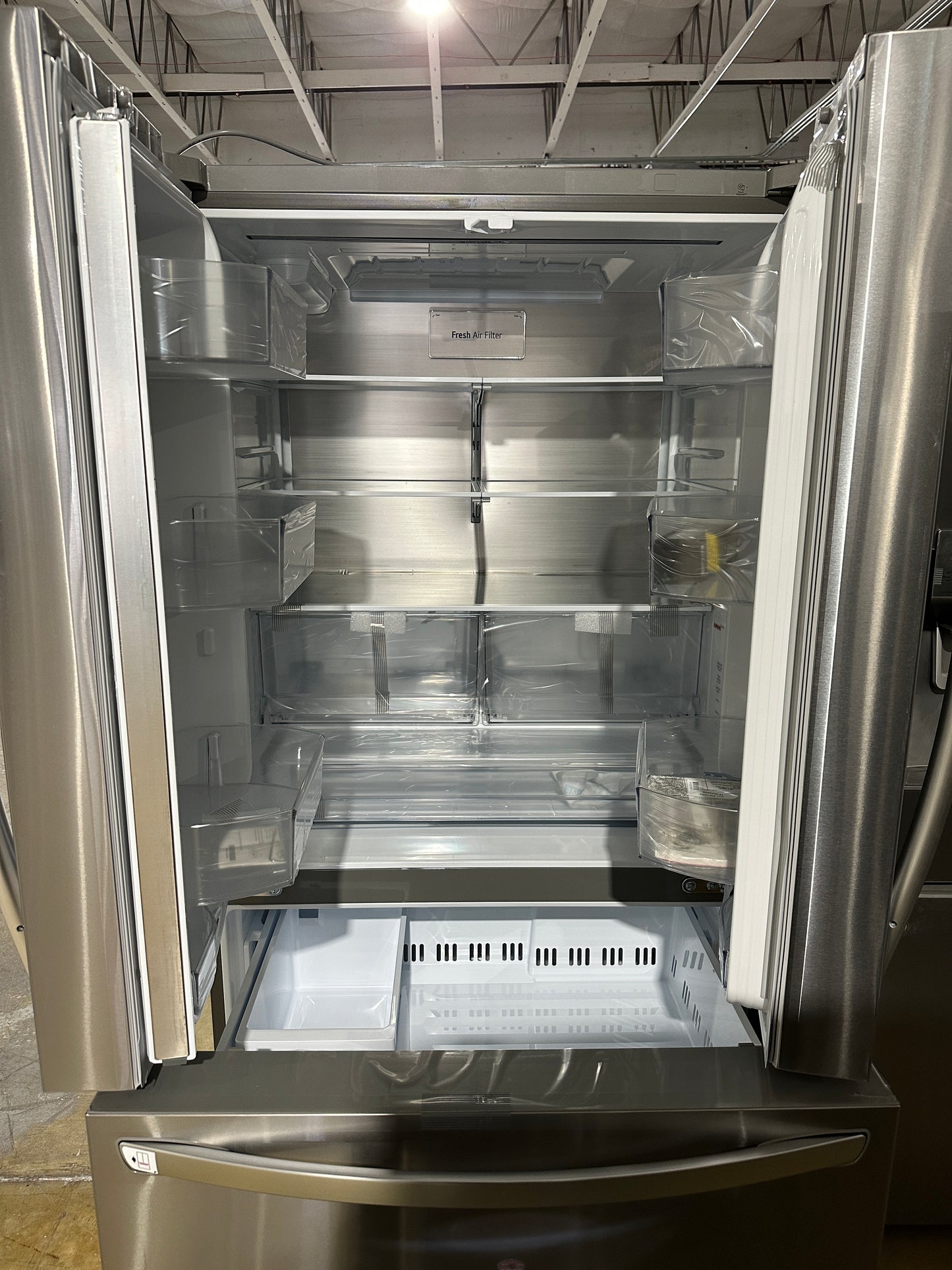 COUNTER DEPTH SMART LG REFRIGERATOR with INTERNAL WATER DISPENSER MODEL: LRFLC2706S REF12333S