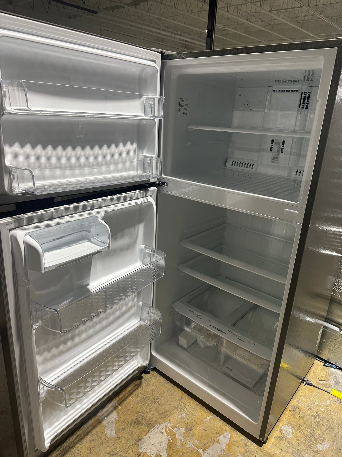 GORGEOUS STAINLESS STEEL LG TOP FREEZER REFRIGERATOR MODEL: LTCS20020S REF12337S