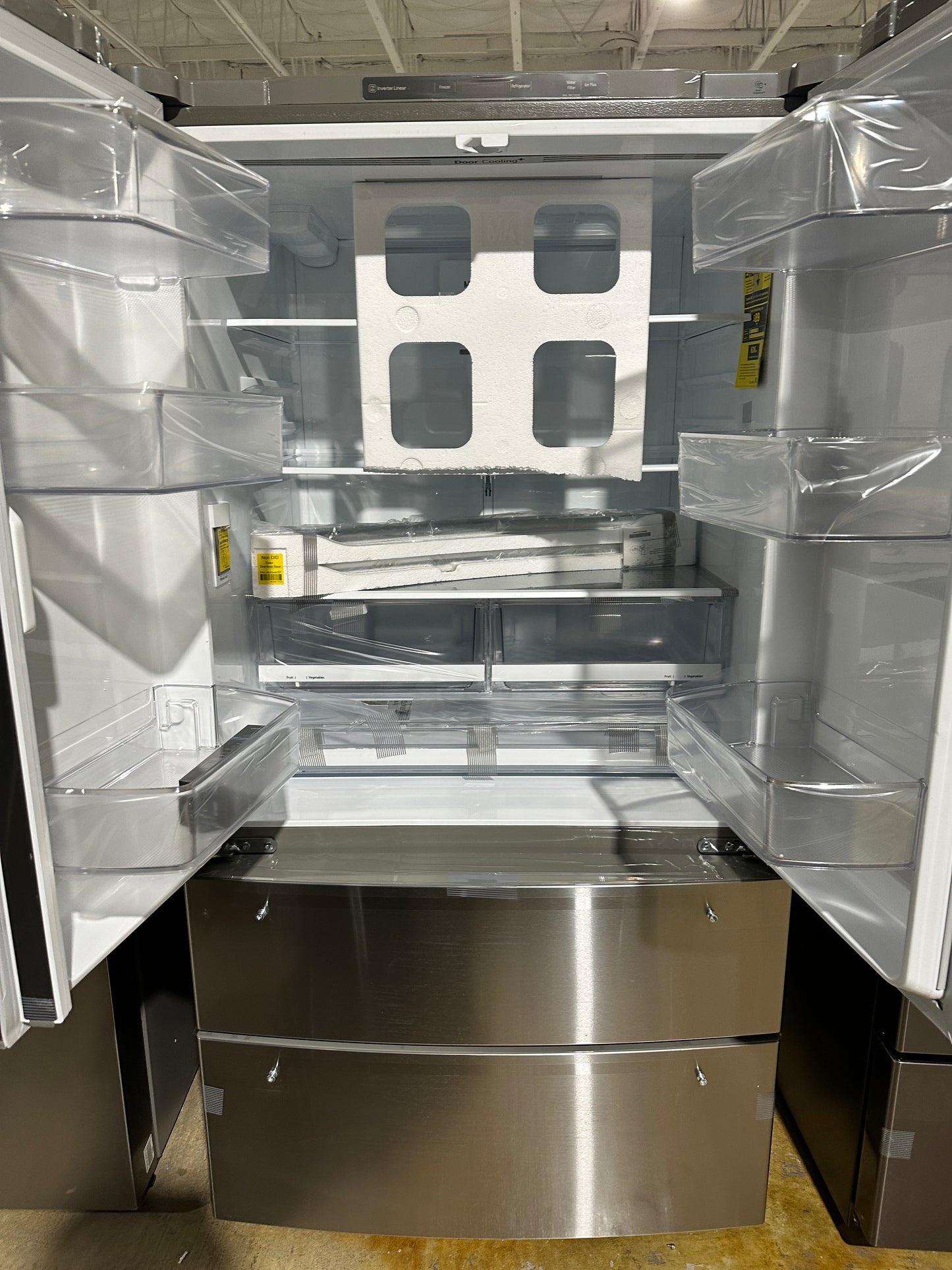 BRAND NEW LG REFRIGERATOR WITH INTERNAL WATER DISPENSER MODEL: LMWS27626S REF12359S