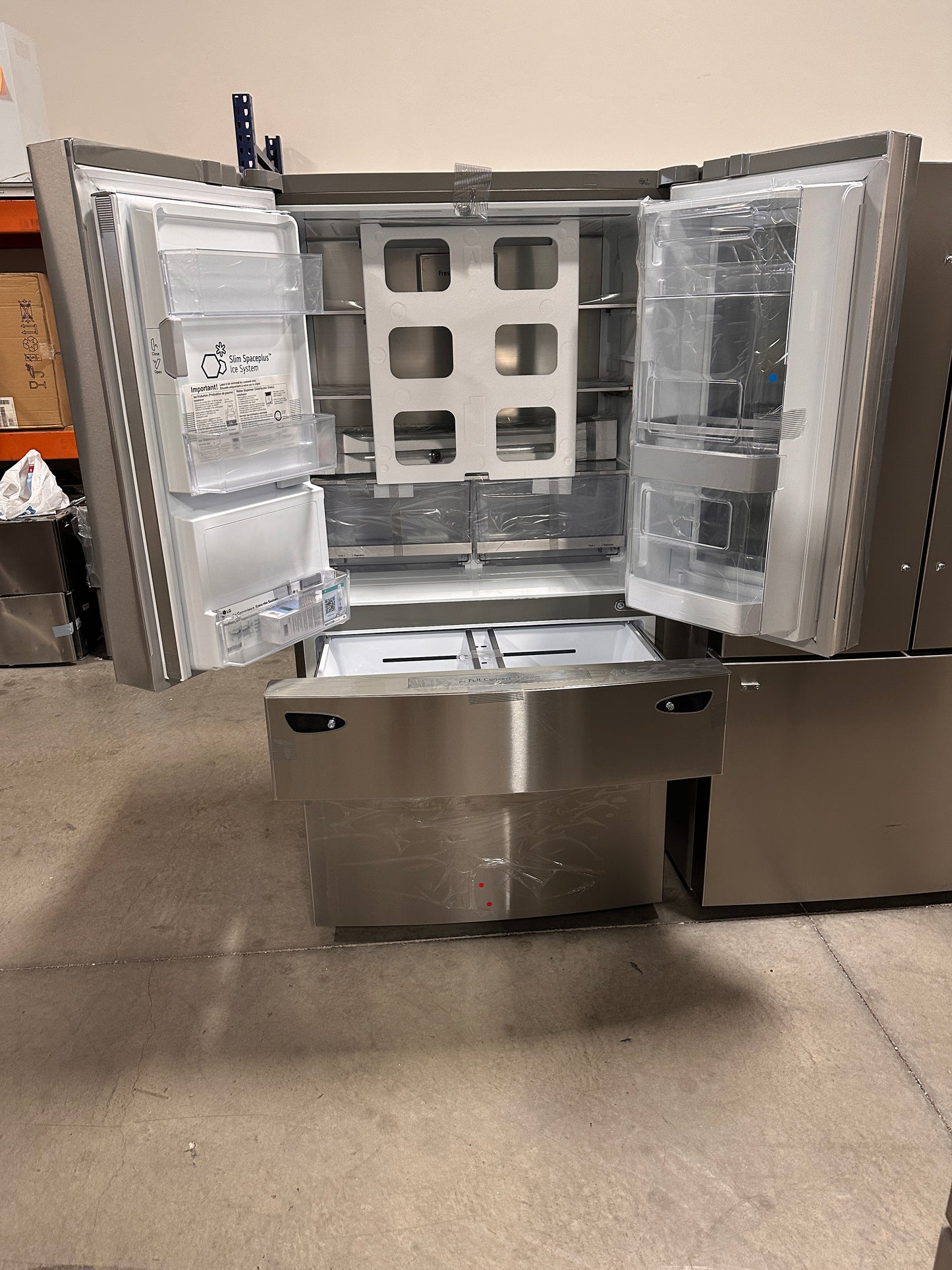 GREAT NEW COUNTER DEPTH wi-fi ENABLED LG REFRIGERATOR MODEL: LRMVC2306S REF13974