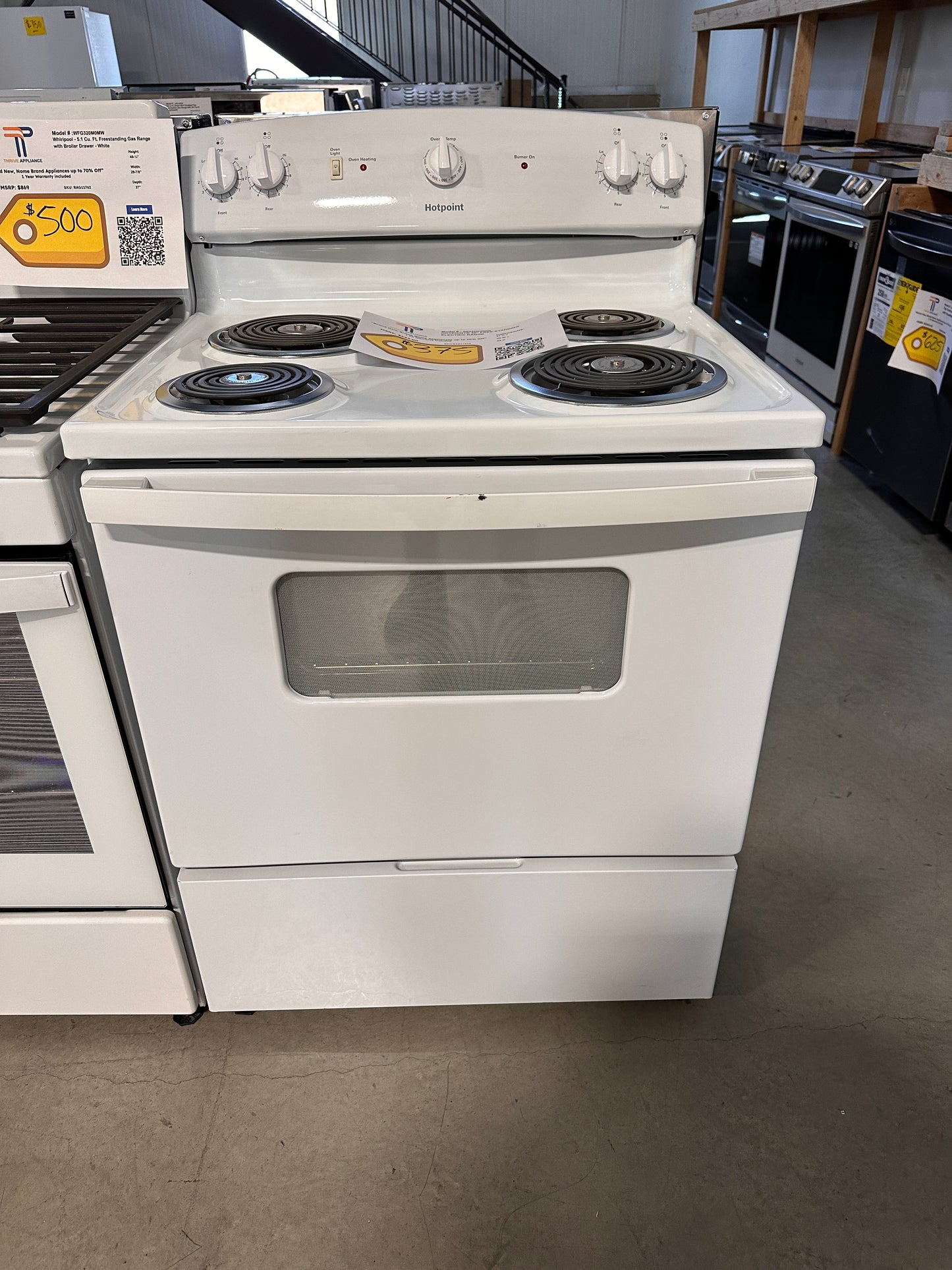 GREAT NEW WHITE ELECTRIC RANGE Model RBS330DRWW RAG11813