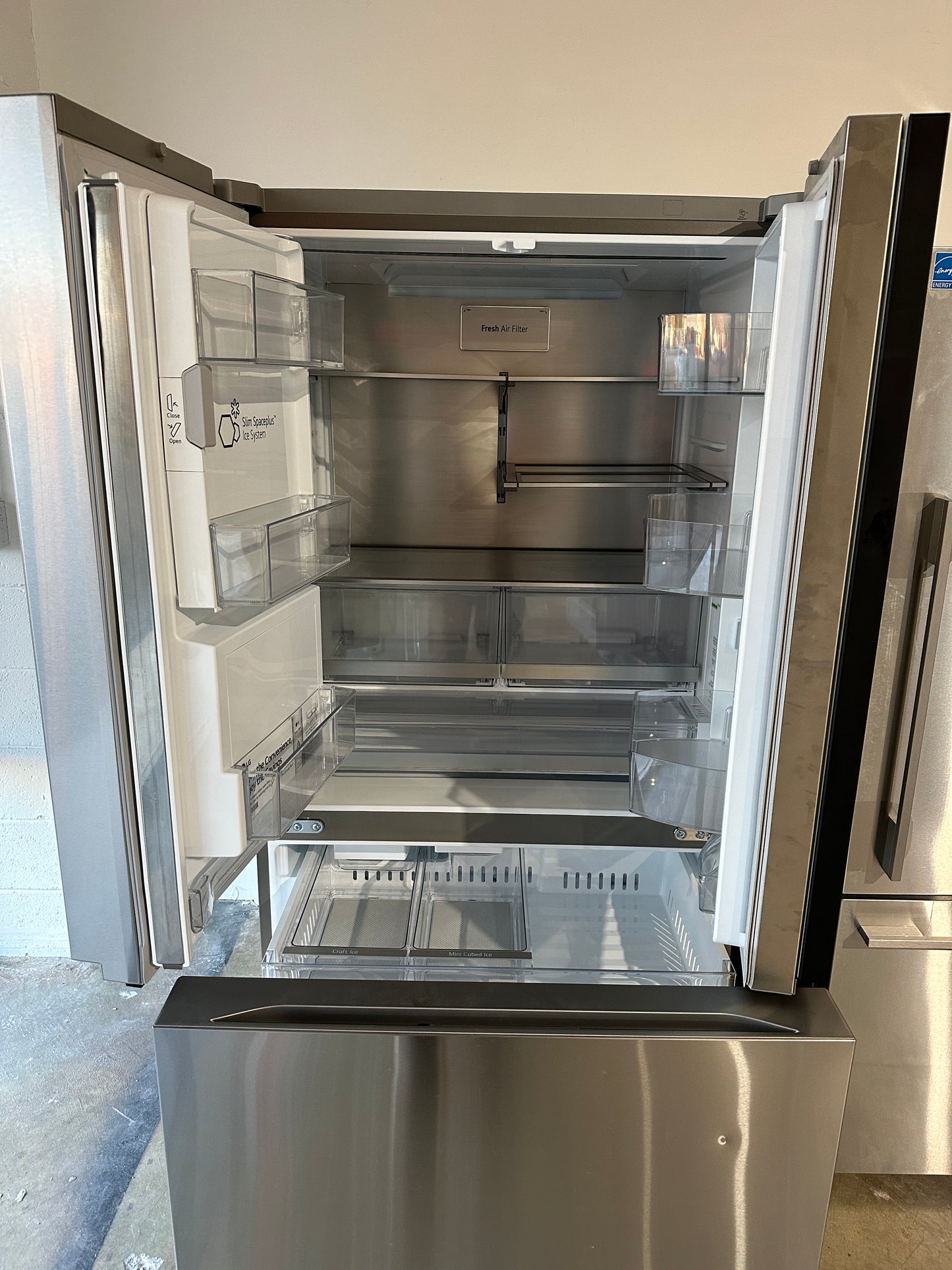 NEW COUNTER DEPTH SMART REFRIGERATOR with MIRROR INSTAVIEW MODEL: LRYKC2606S REF12363S