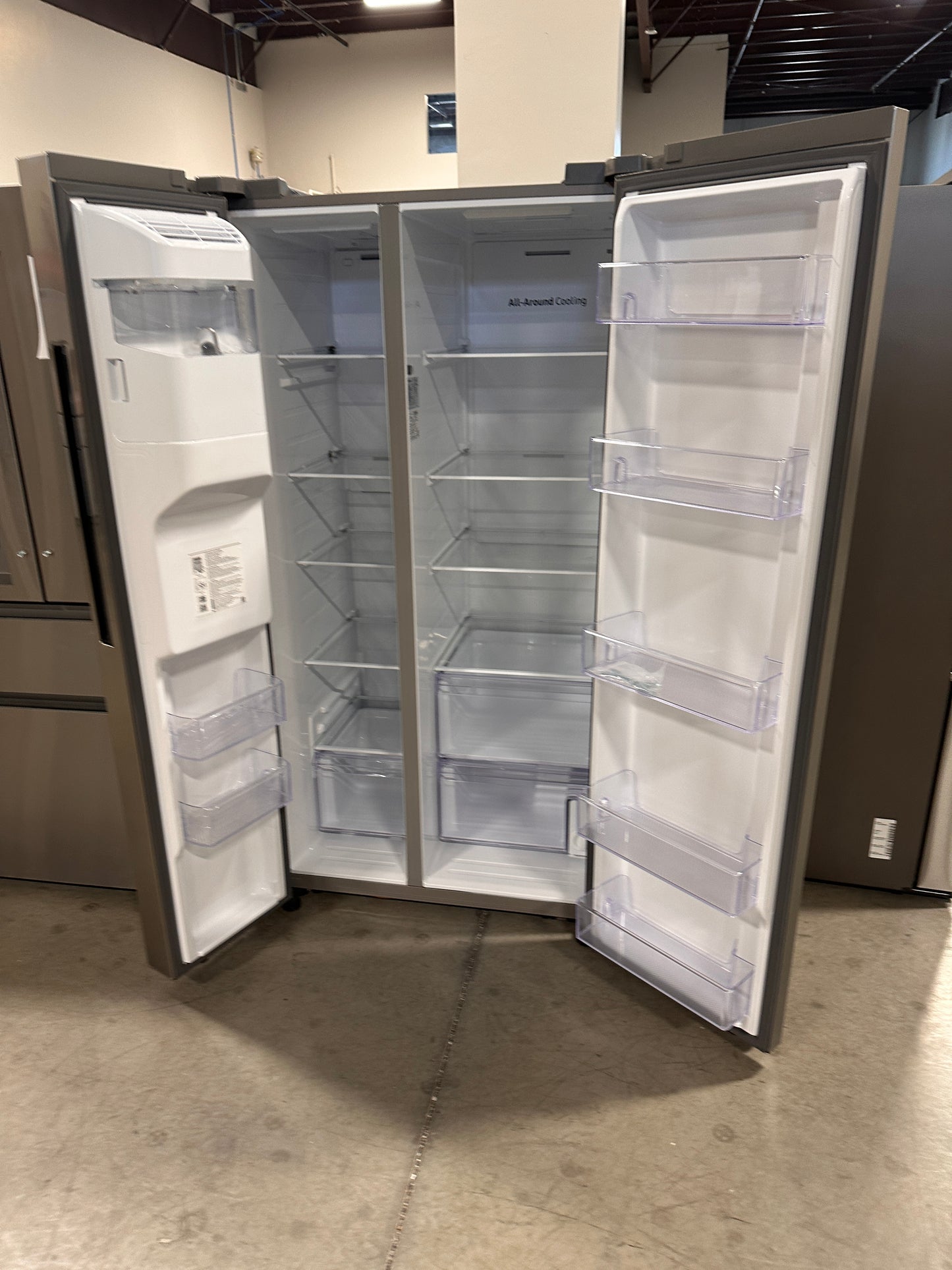 BRAND NEW! Samsung 27.4 Cu ft Side by Side Refrigerator MODEL: RS27T5200SR REF13995