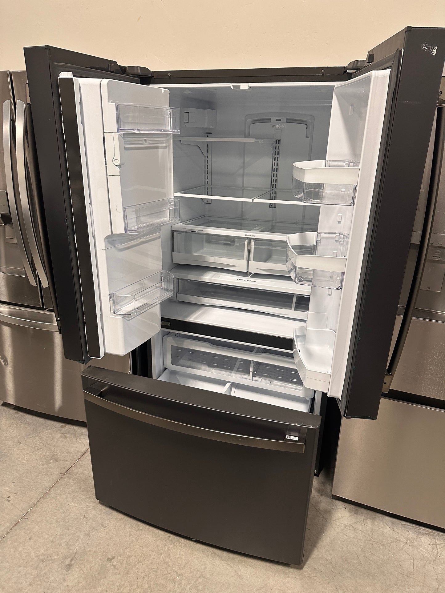 GREAT NEW GE BLACK SLATE FRENCH DOOR REFRIGERATOR MODEL: GFE28GELPDS REF13996