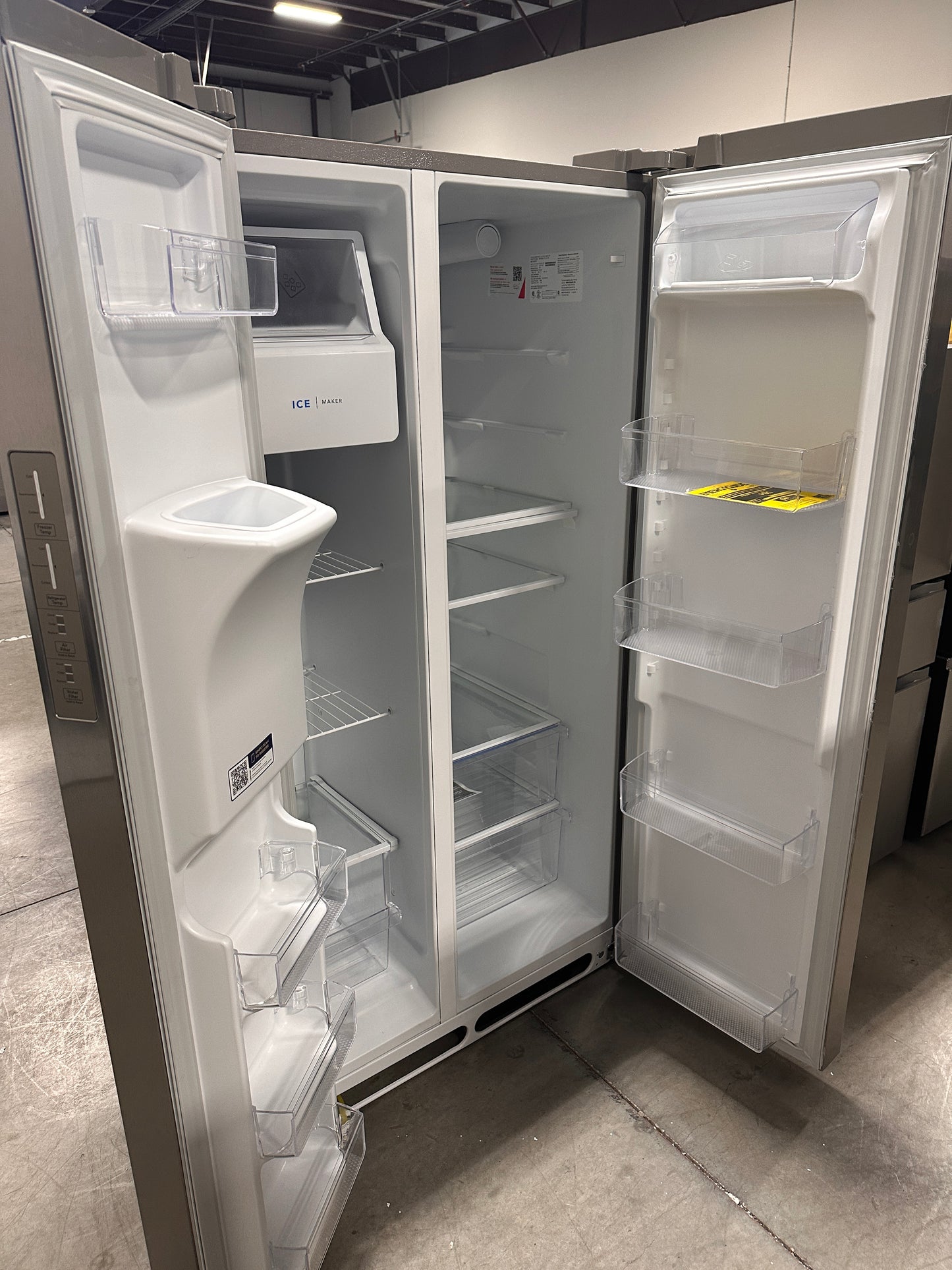 BEAUTIFUL BRAND NEW LG 28.6 CU FT FRENCH DOOR REFRIGERATOR MODEL: FRSS26L3AF REF14014