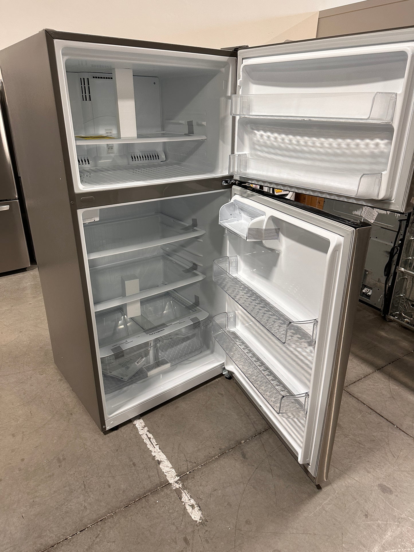 GREAT NEW LG TOP FREEZER REFRIGERATOR MODEL: LRTLS2403S REF13000