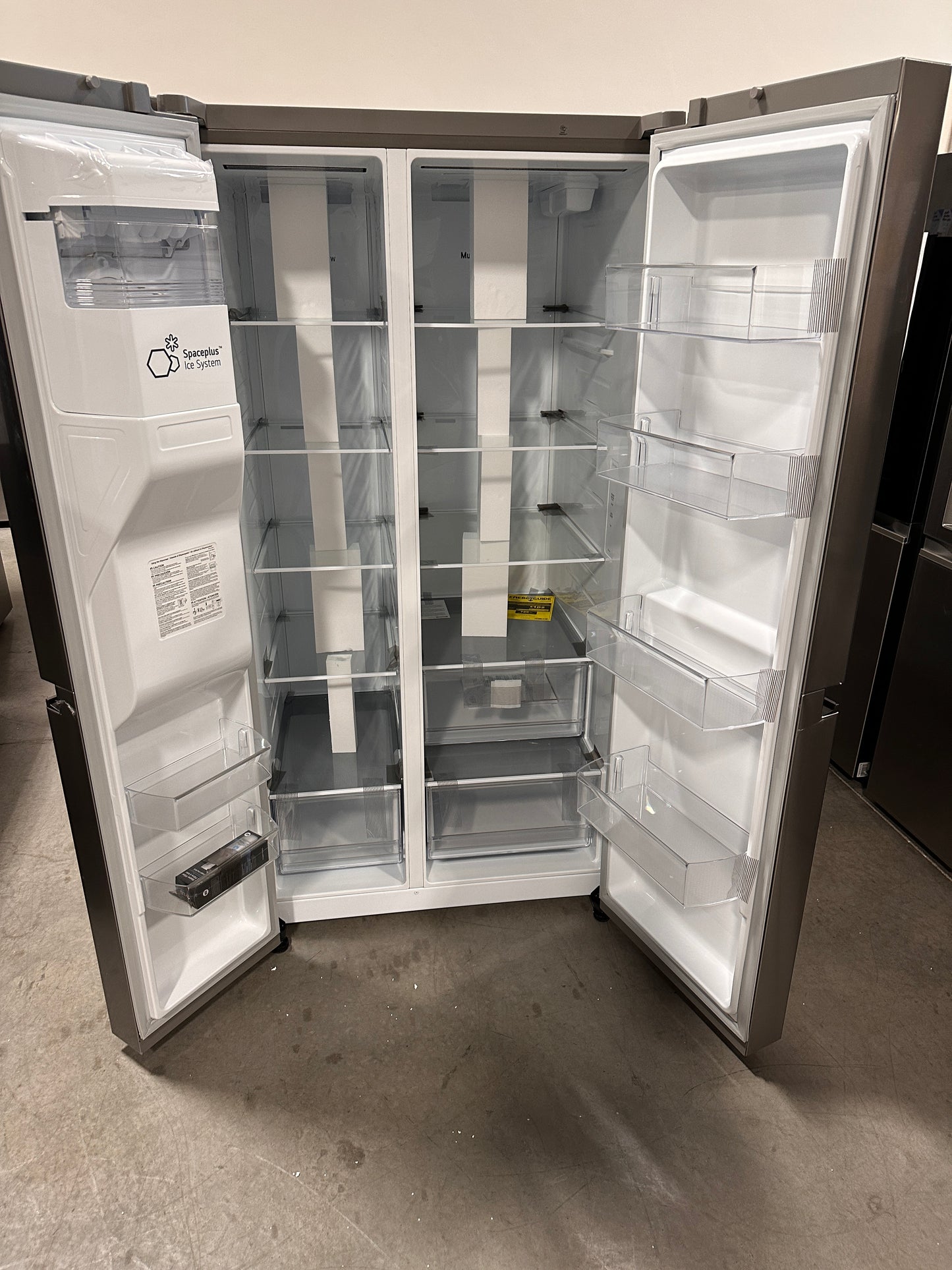 GREAT NEW STAINLESS STEEL LG REFRIGERATOR MODEL: LRSXS2706S REF13017
