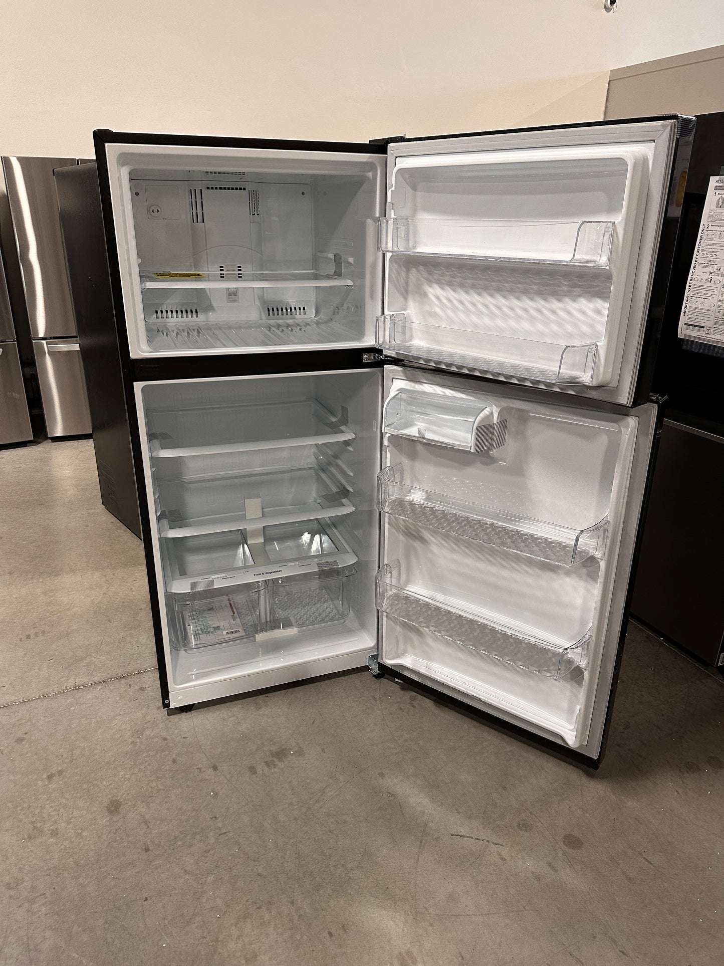 NEW LG - 20.2 Cu. Ft. Top-Freezer Refrigerator - Black MODEL: LTCS20020B REF13021