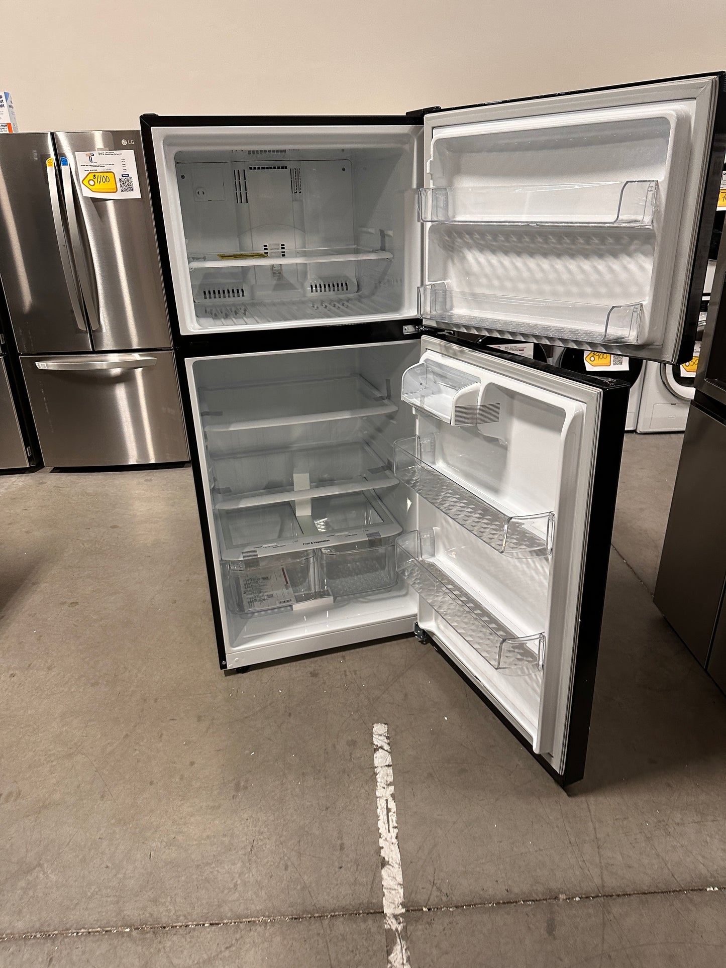 GREAT NEW LG TOP FREEZER BLACK REFRIGERATOR - GREAT FOR GARAGE - MODEL: LTCS20020B REF13023