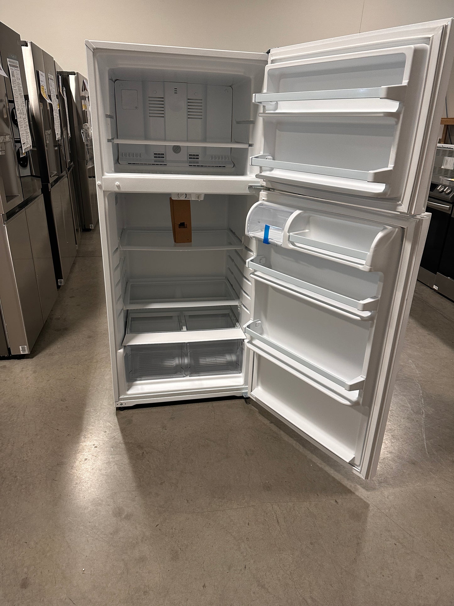 New Whirlpool - 14.3 Cu. Ft. Top-Freezer Refrigerator - MODEL: WRT314TFDW REF12983