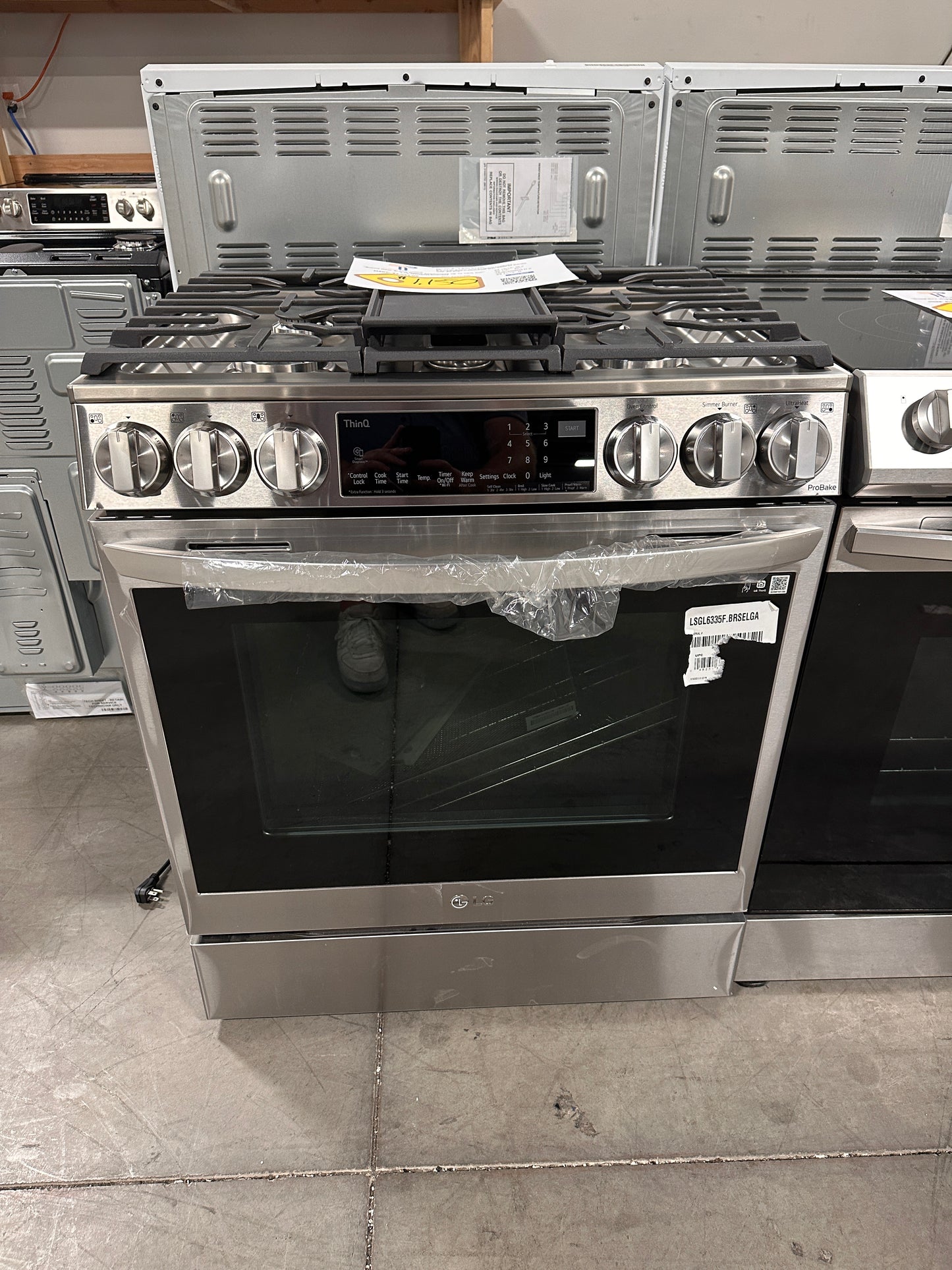 GREAT NEW LG TRUE CONVECTION GAS RANGE MODEL: LSGL6335F RAG11820