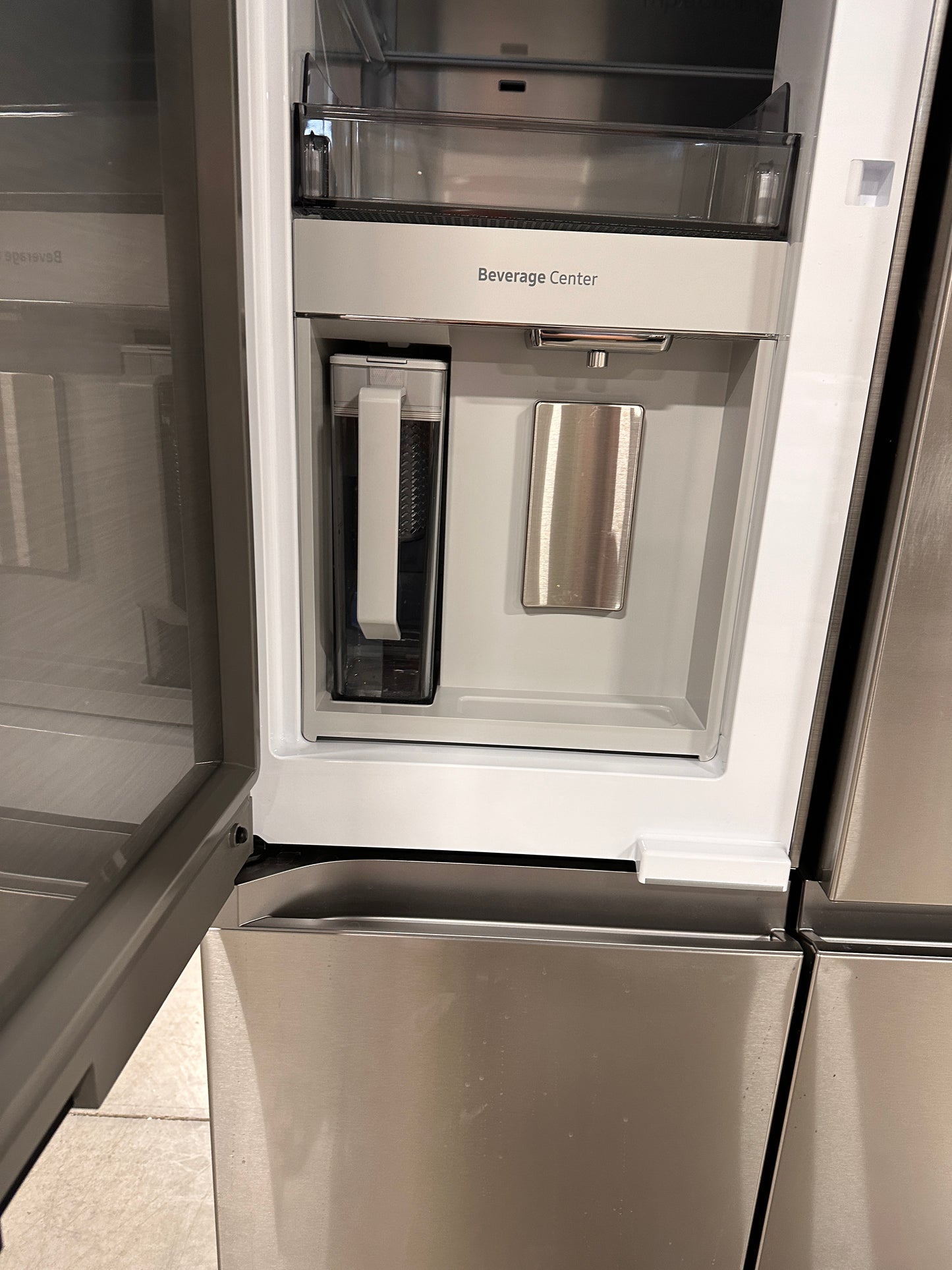 4-DOOR FLEX SAMSUNG REFRIGERATOR WITH BEVERAGE CENTER MODEL: RF29A9671SR REF13048