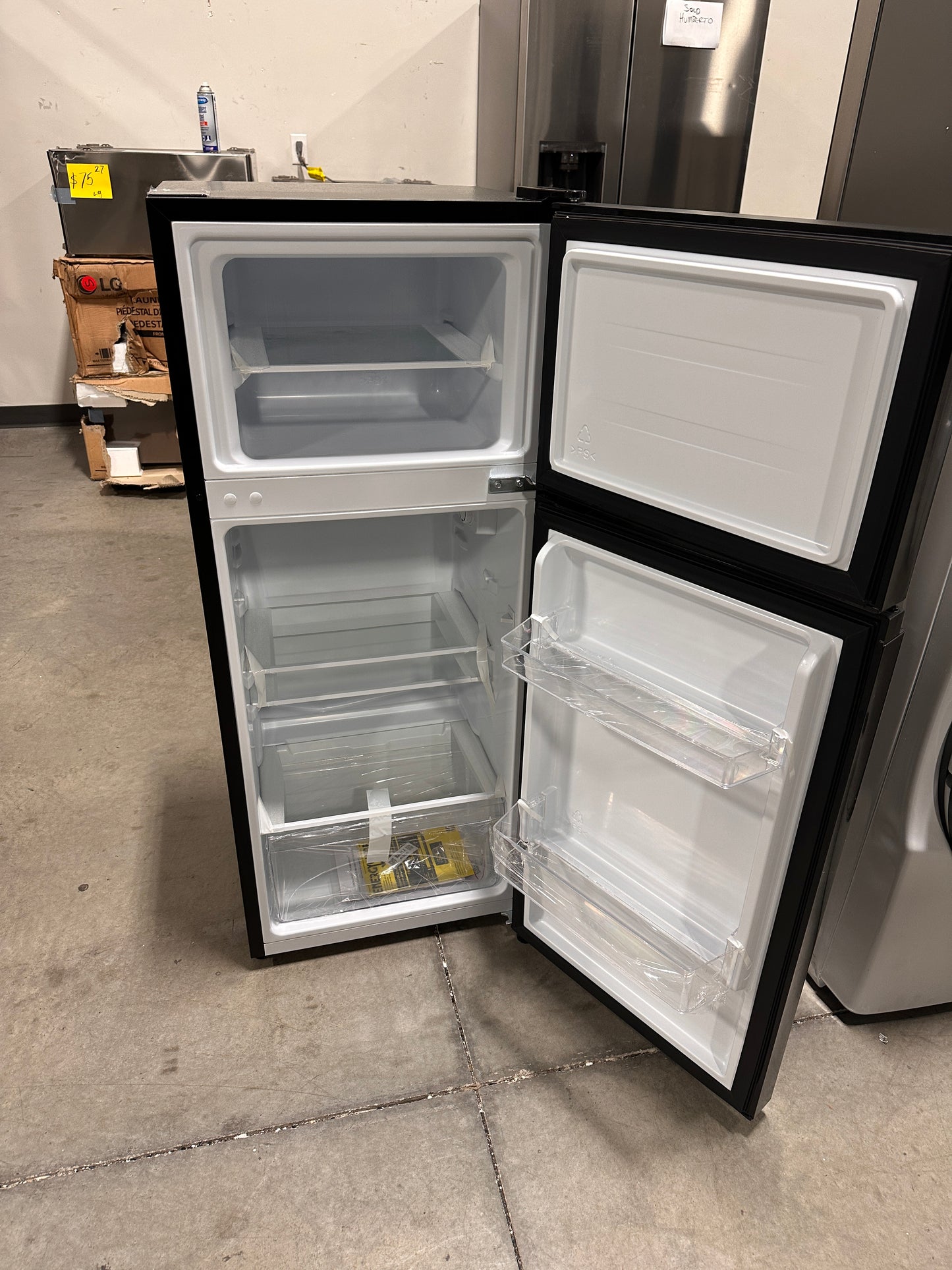 NEW MINI FRIDGE WITH FREEZER COMPARTMENT MODEL: LMT43M6ABE REF13039