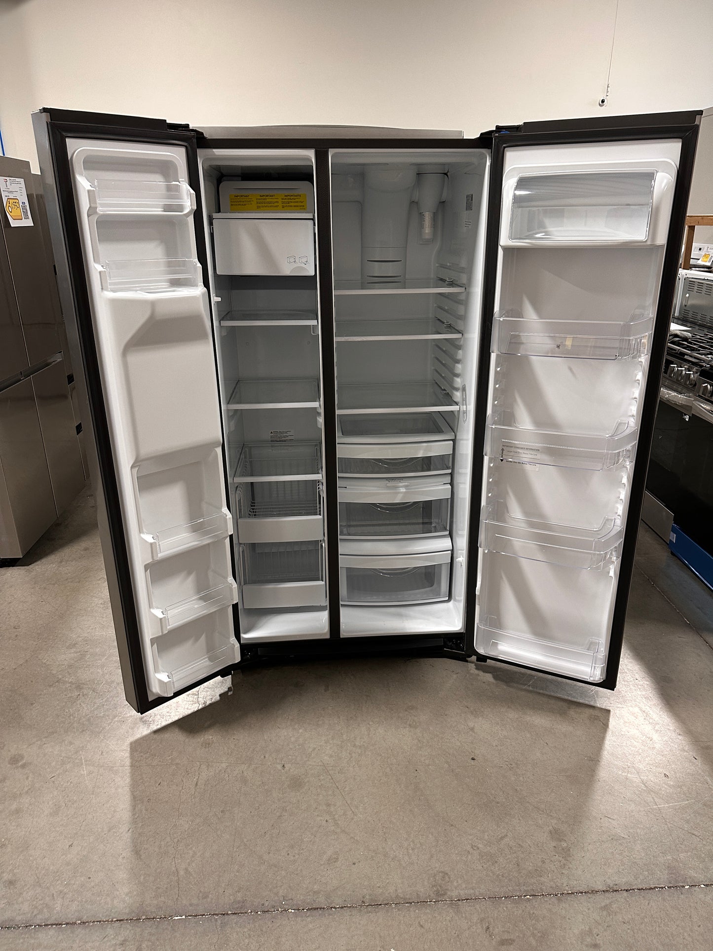 Refrigerator with External Ice & Water Dispenser - Stainless Steel MODEL: GSS25IYNFS REF13033